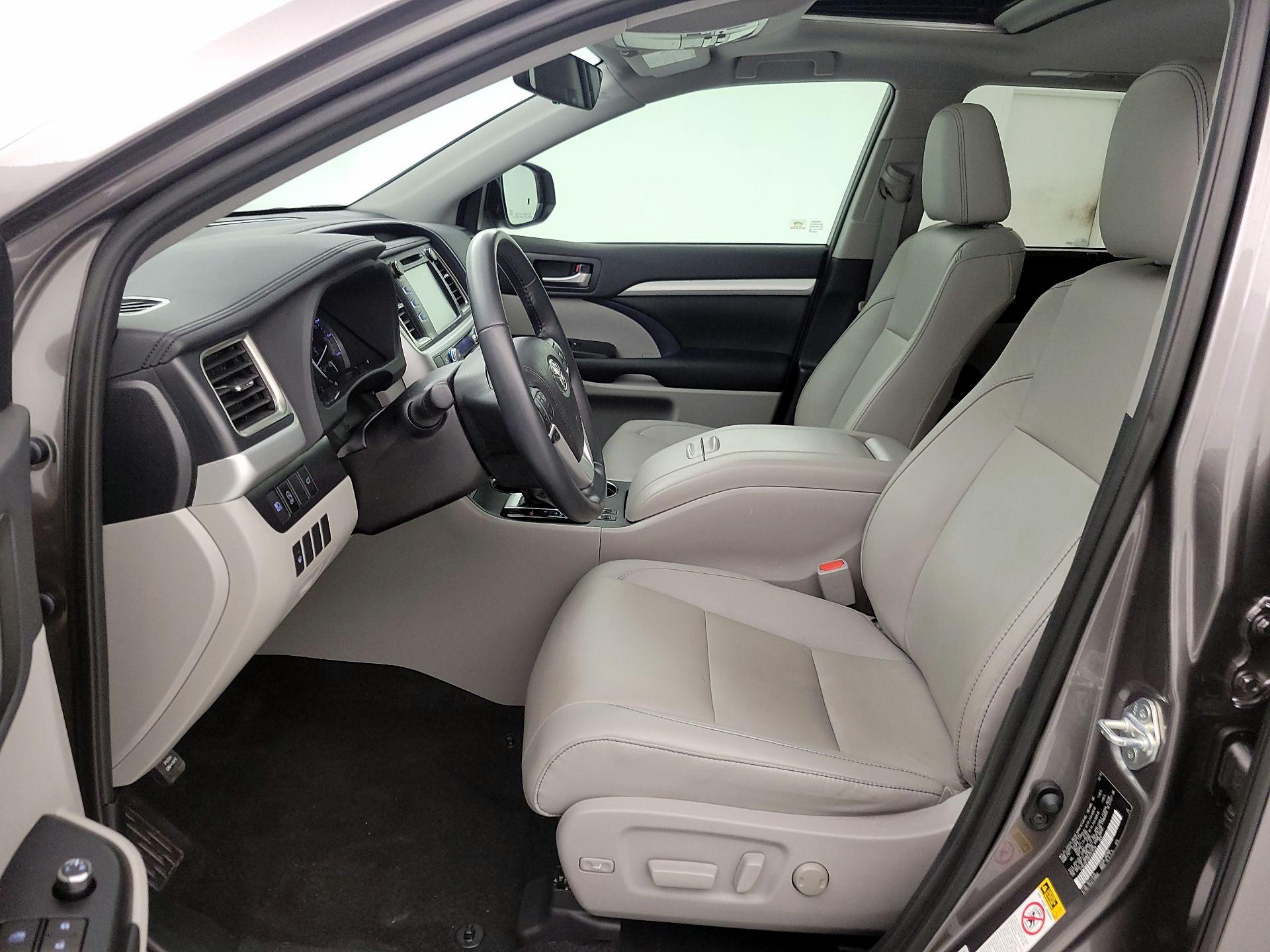 Thumbnail: 2019 Toyota Highlander - 11