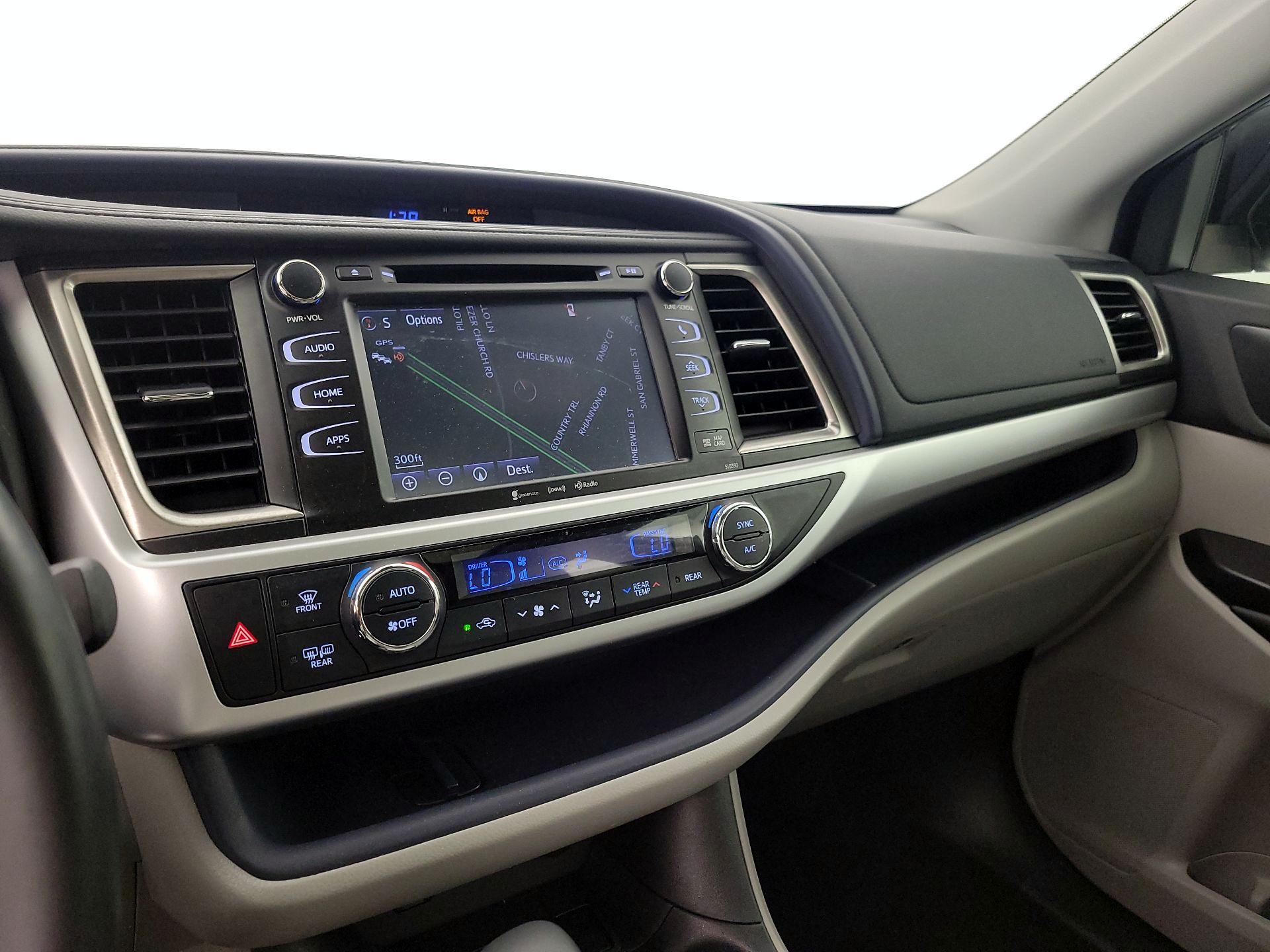 Thumbnail: 2019 Toyota Highlander - 14