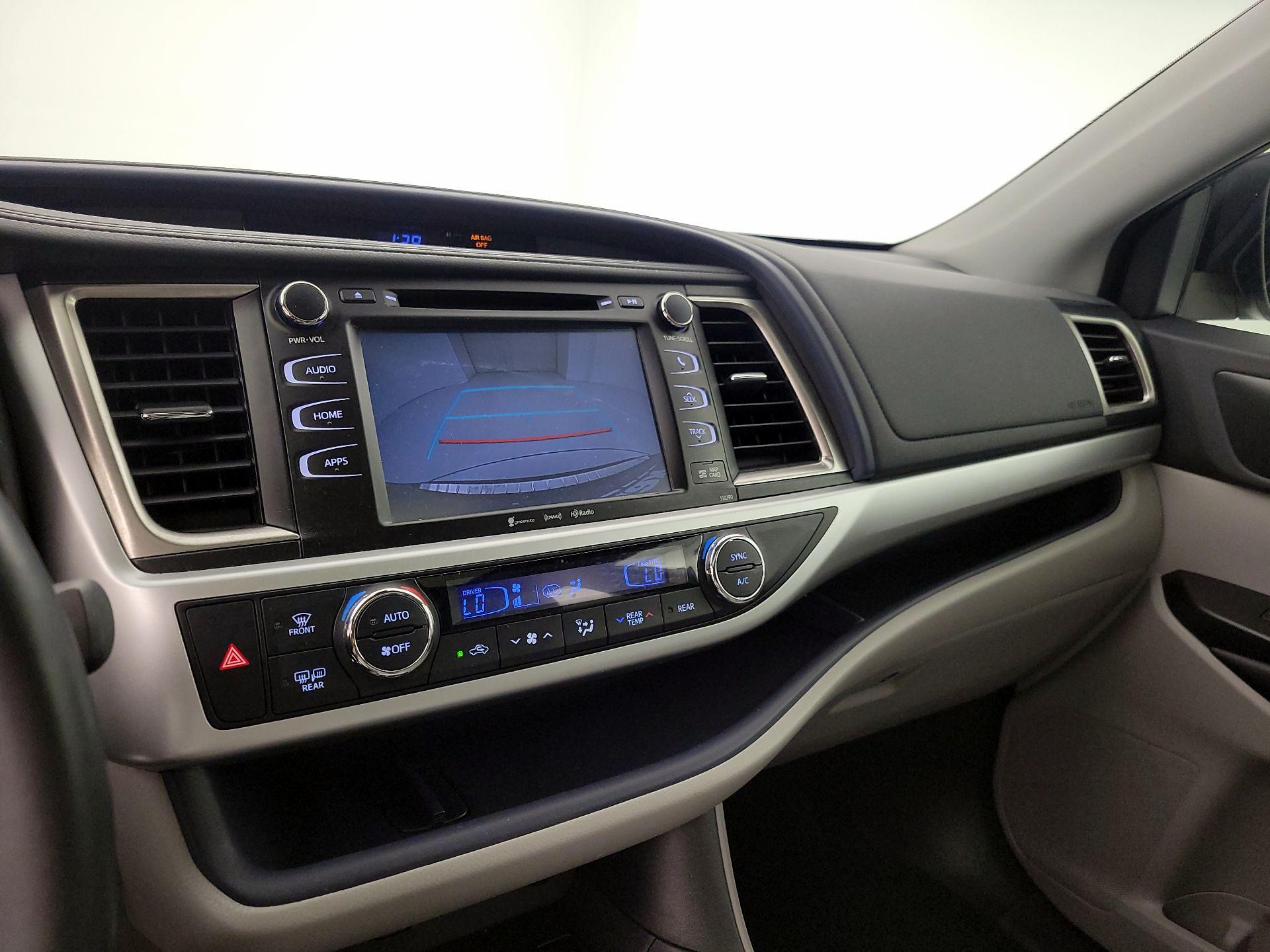 Thumbnail: 2019 Toyota Highlander - 15