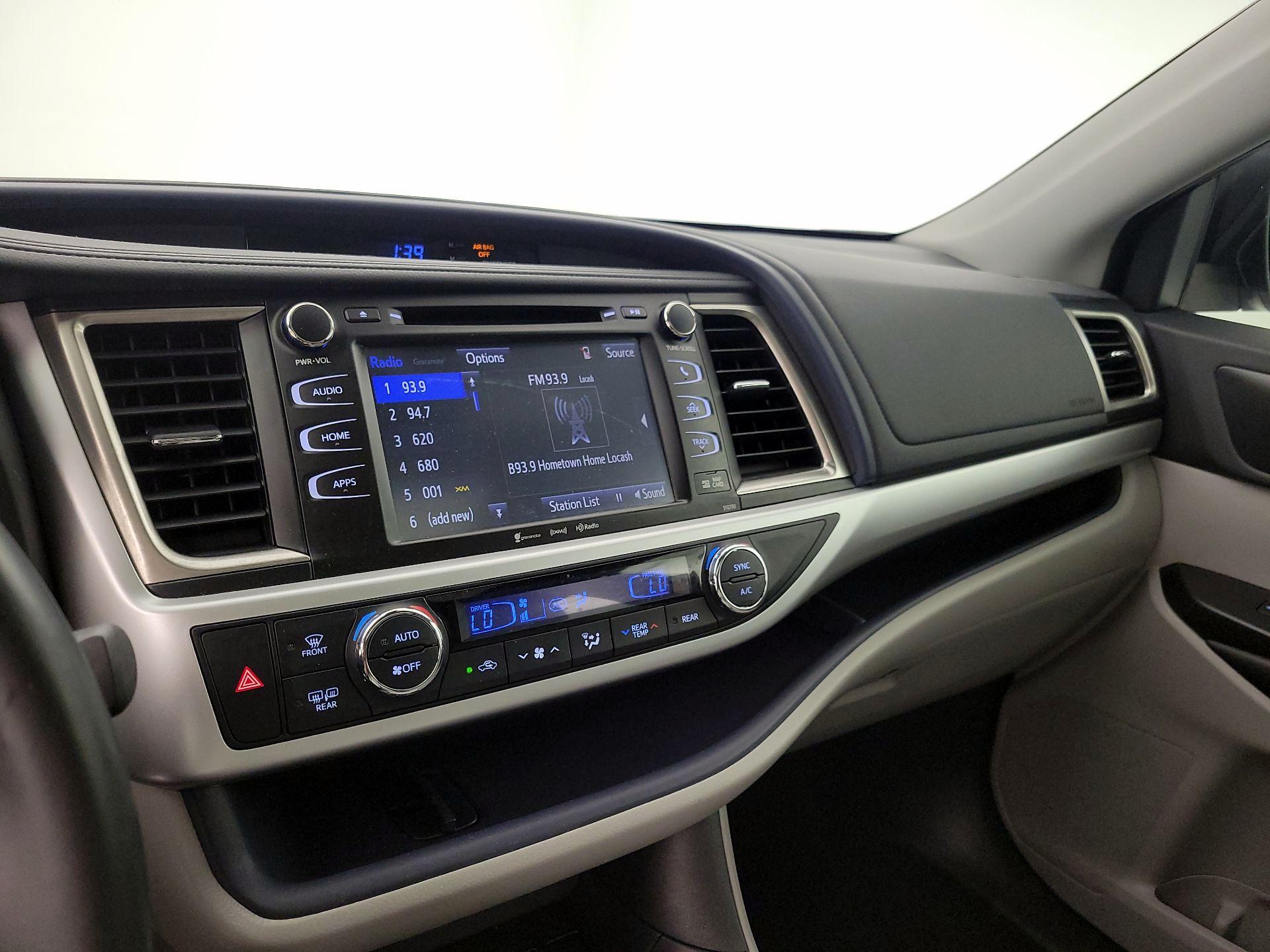 Thumbnail: 2019 Toyota Highlander - 16