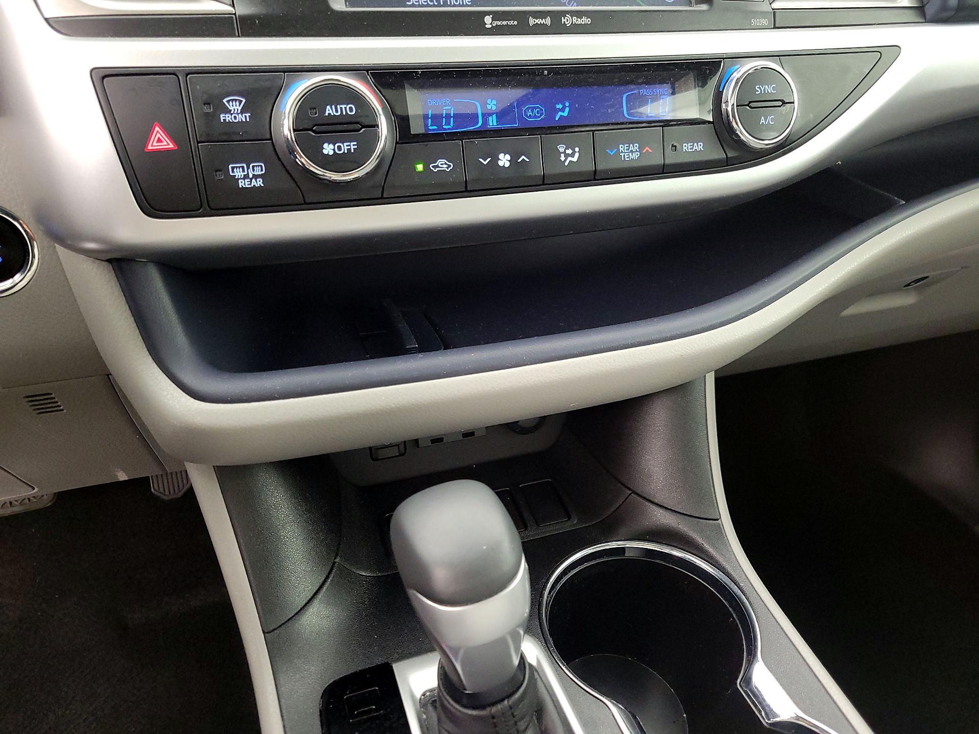 Thumbnail: 2019 Toyota Highlander - 17