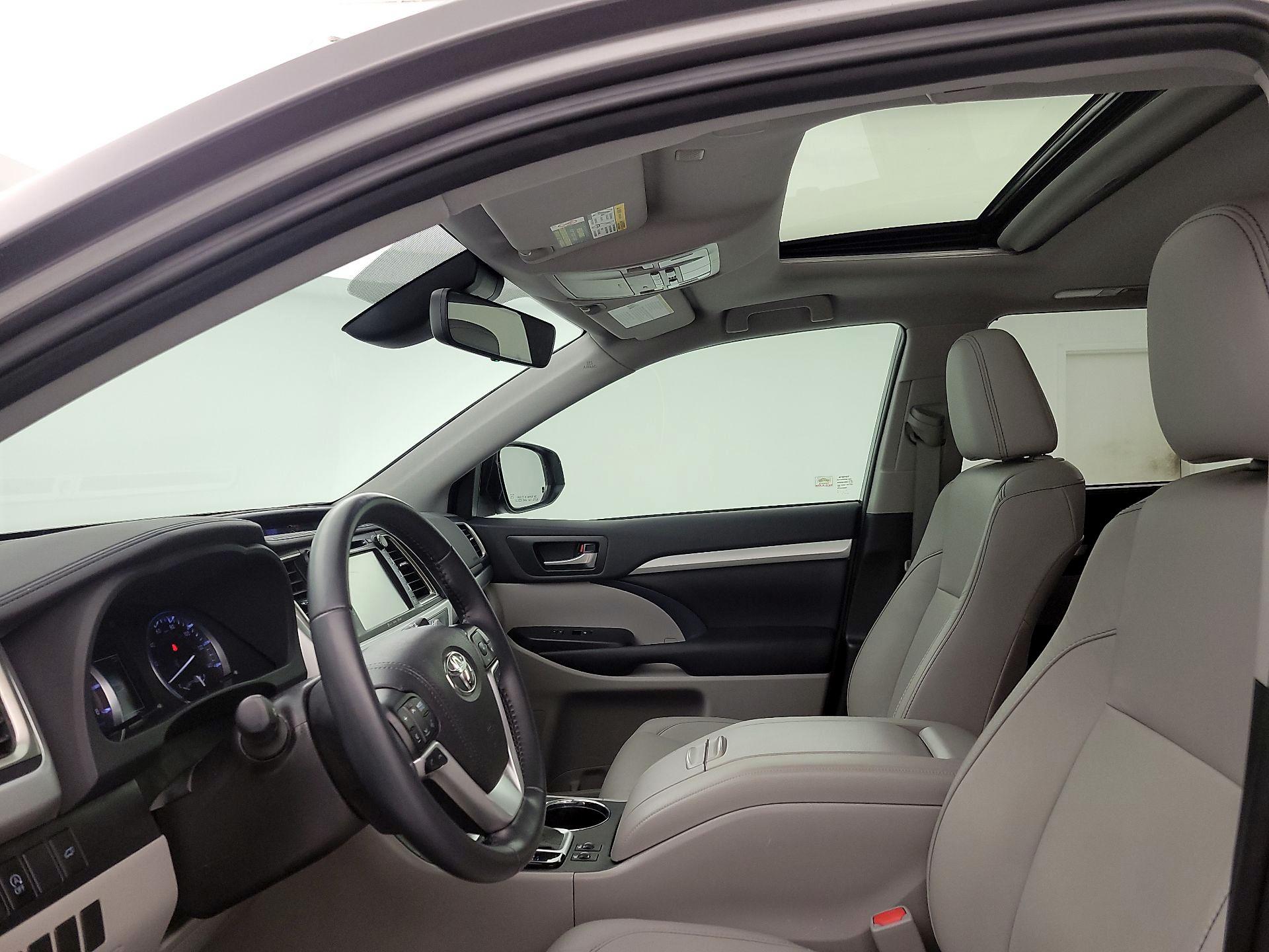 Thumbnail: 2019 Toyota Highlander - 20