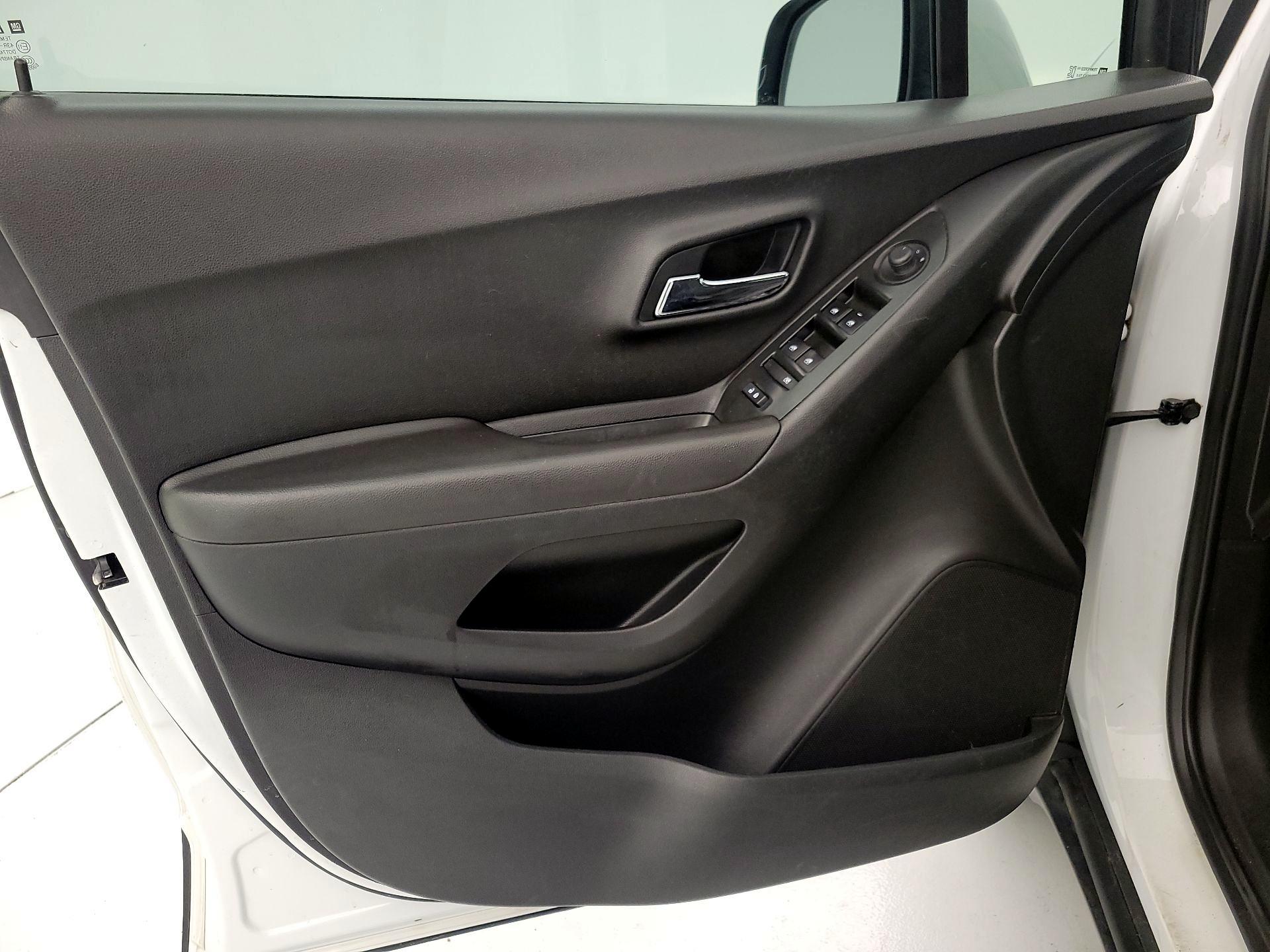 Thumbnail: 2020 Chevrolet Trax - 12