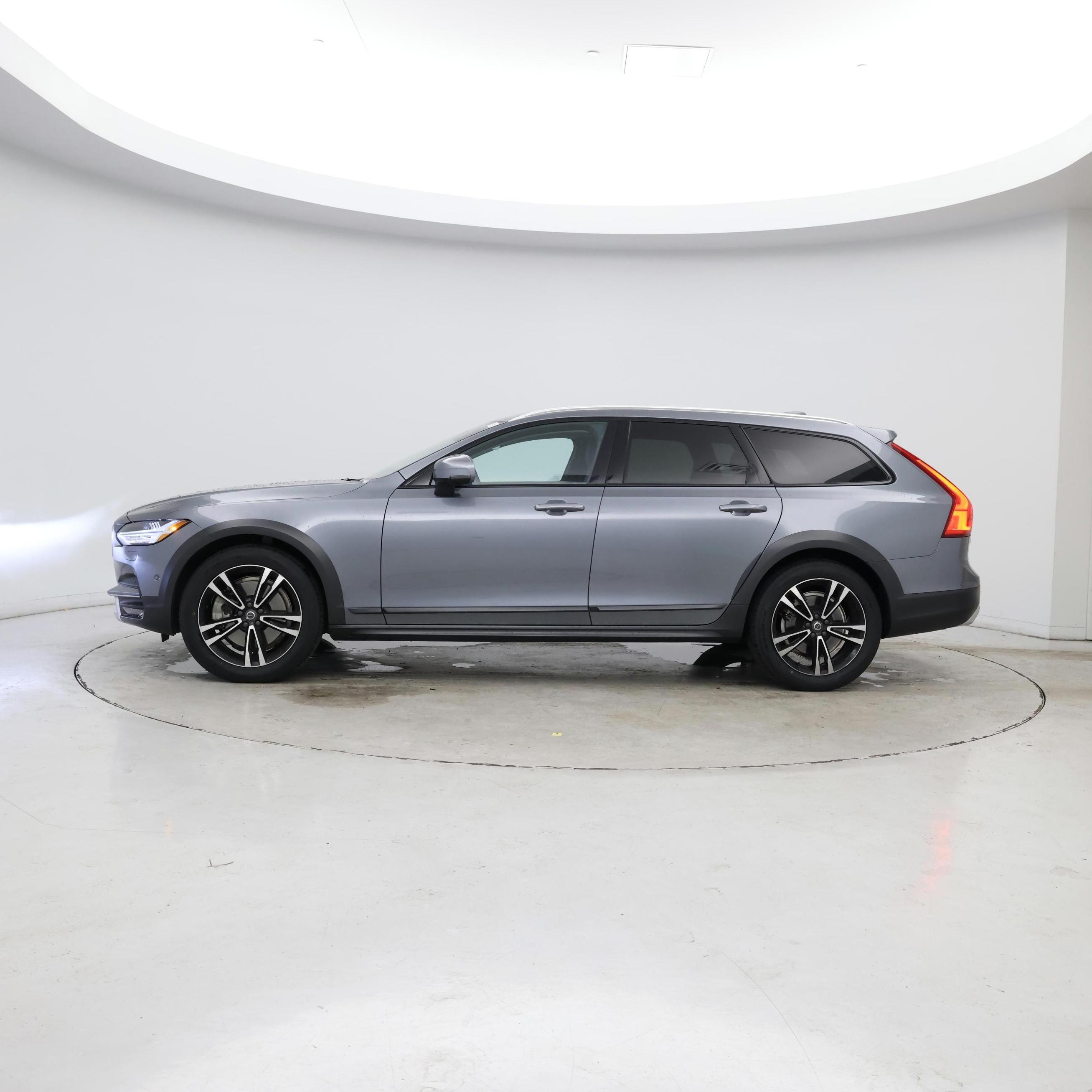 Thumbnail: 2018 Volvo V90 - 3