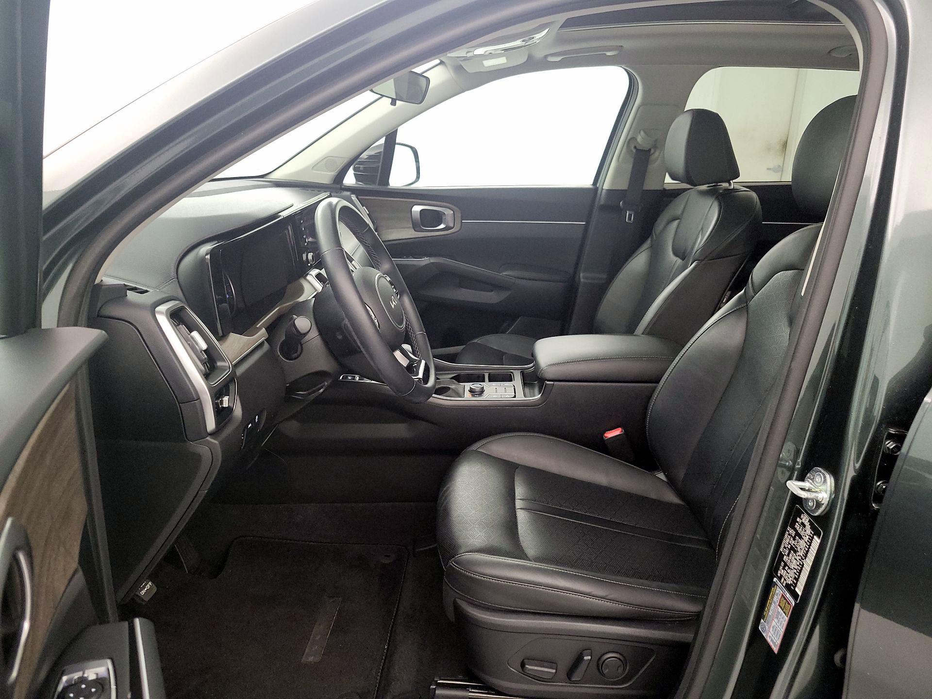 Thumbnail: 2023 Kia Sorento - 11