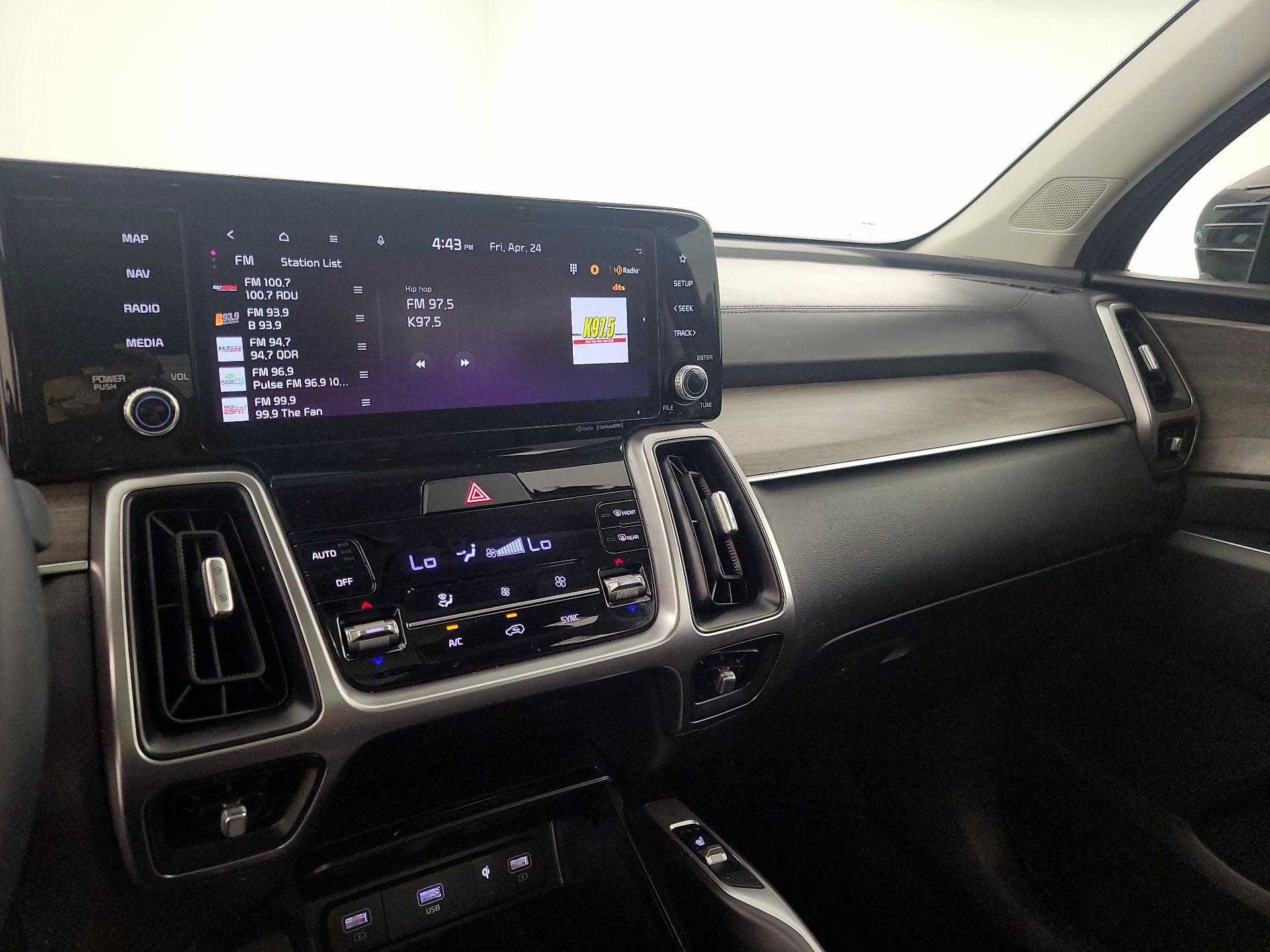 Thumbnail: 2023 Kia Sorento - 16