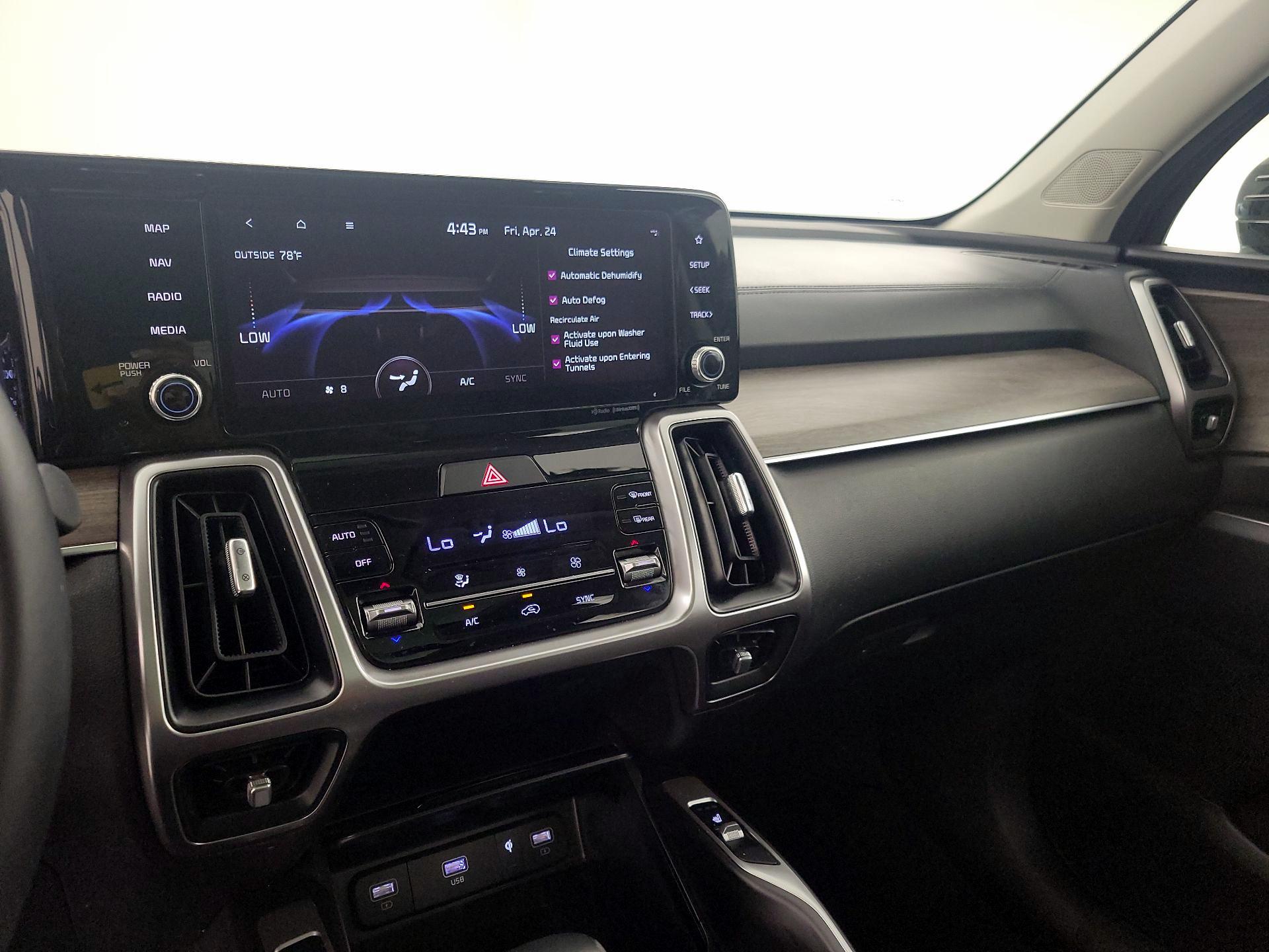 Thumbnail: 2023 Kia Sorento - 17
