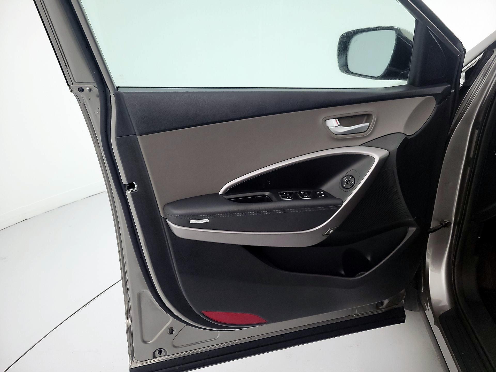 Thumbnail: 2016 Hyundai Santa Fe - 12