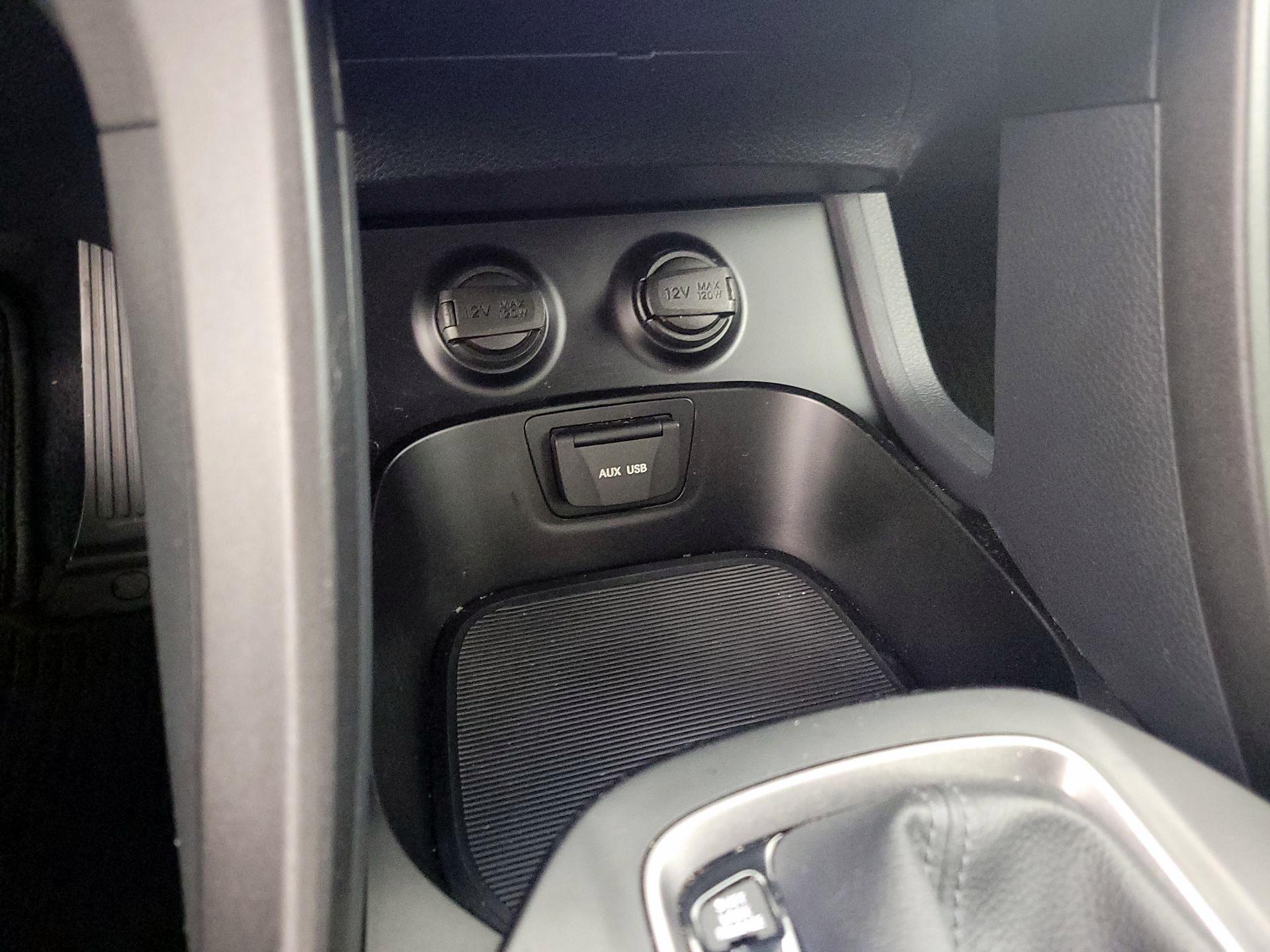 Thumbnail: 2016 Hyundai Santa Fe - 18