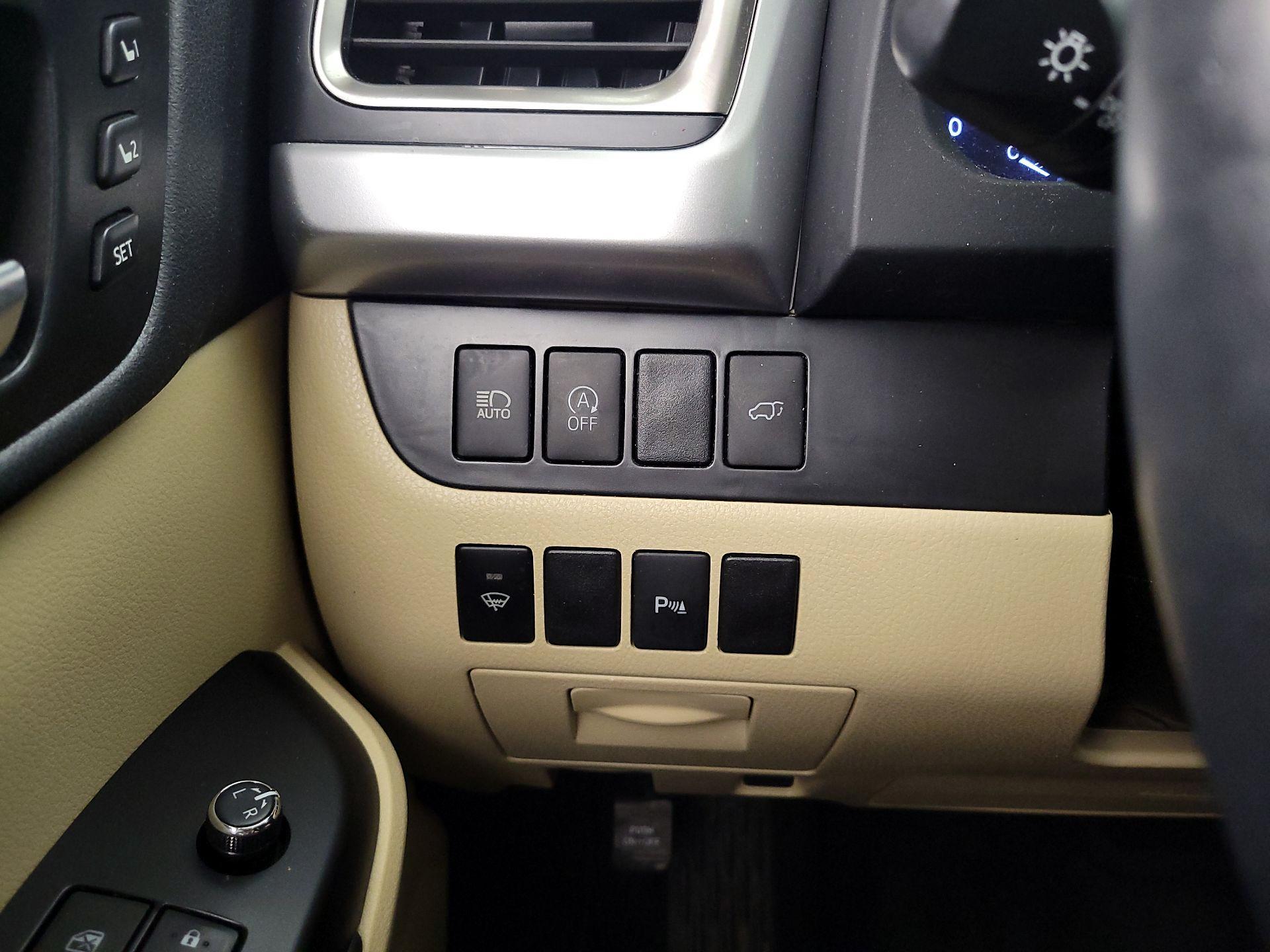 Thumbnail: 2019 Toyota Highlander - 13