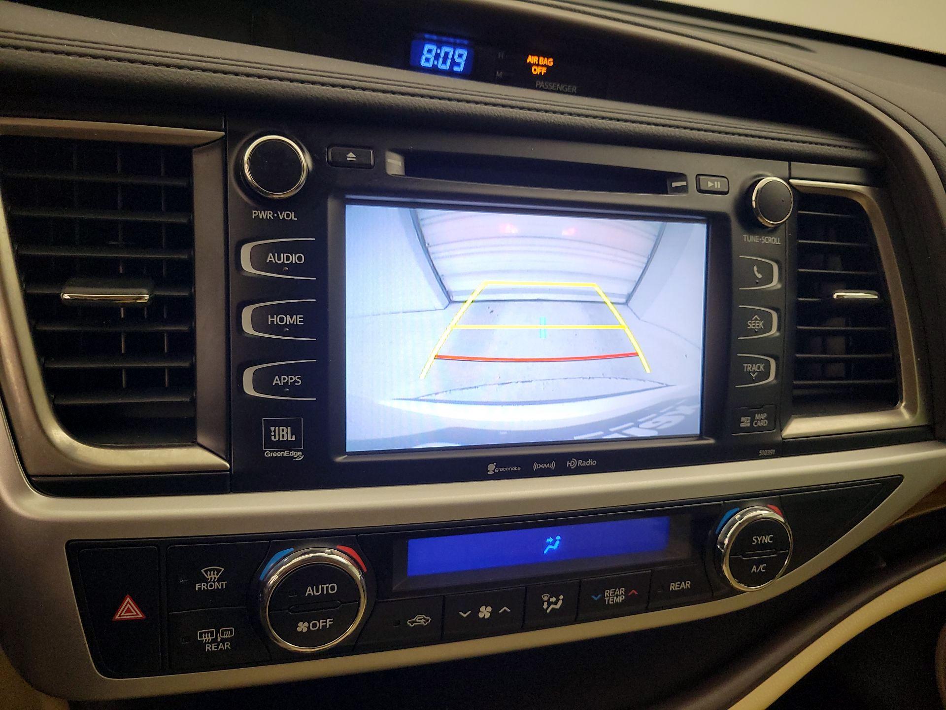 Thumbnail: 2019 Toyota Highlander - 14