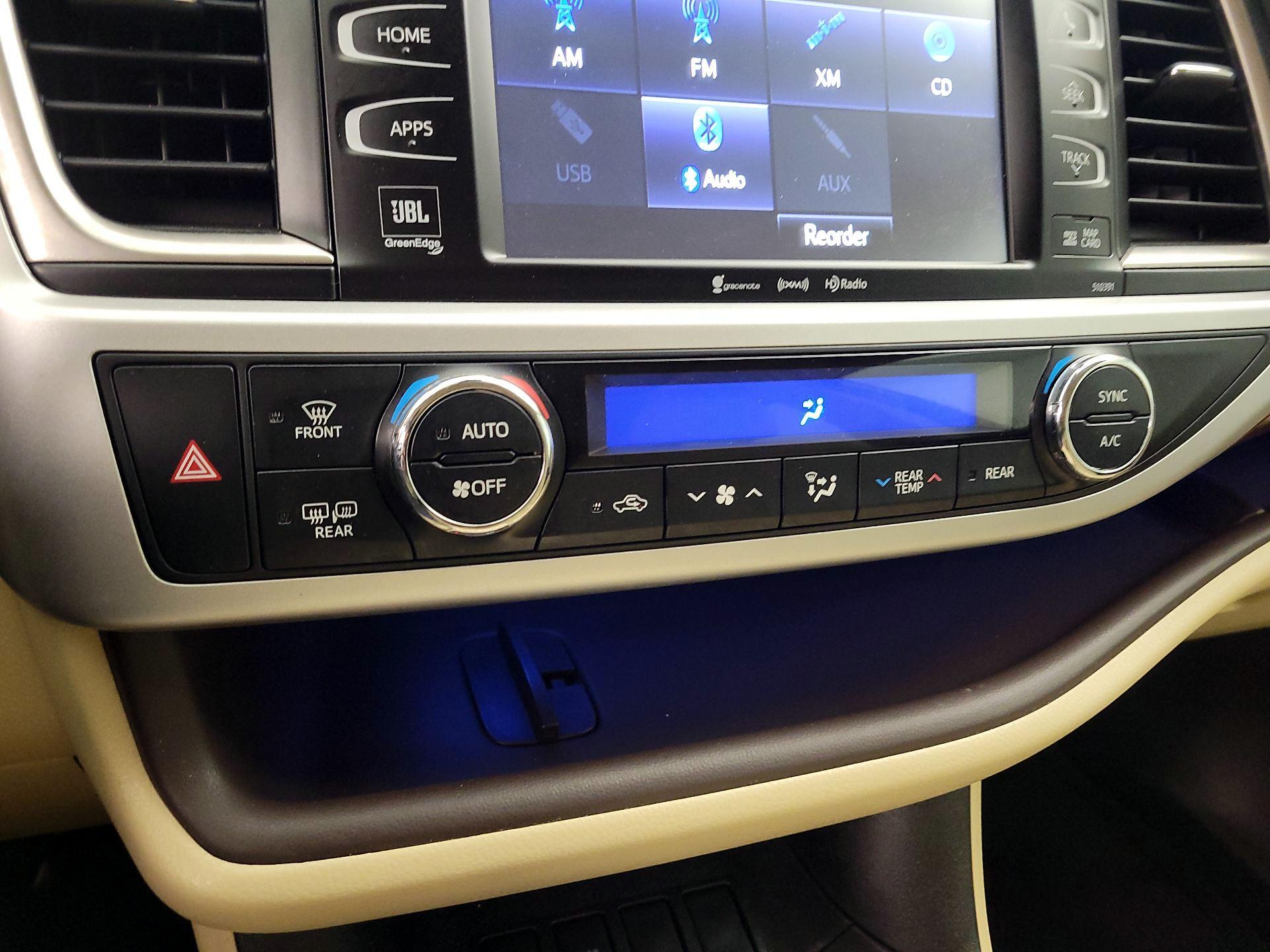 Thumbnail: 2019 Toyota Highlander - 16