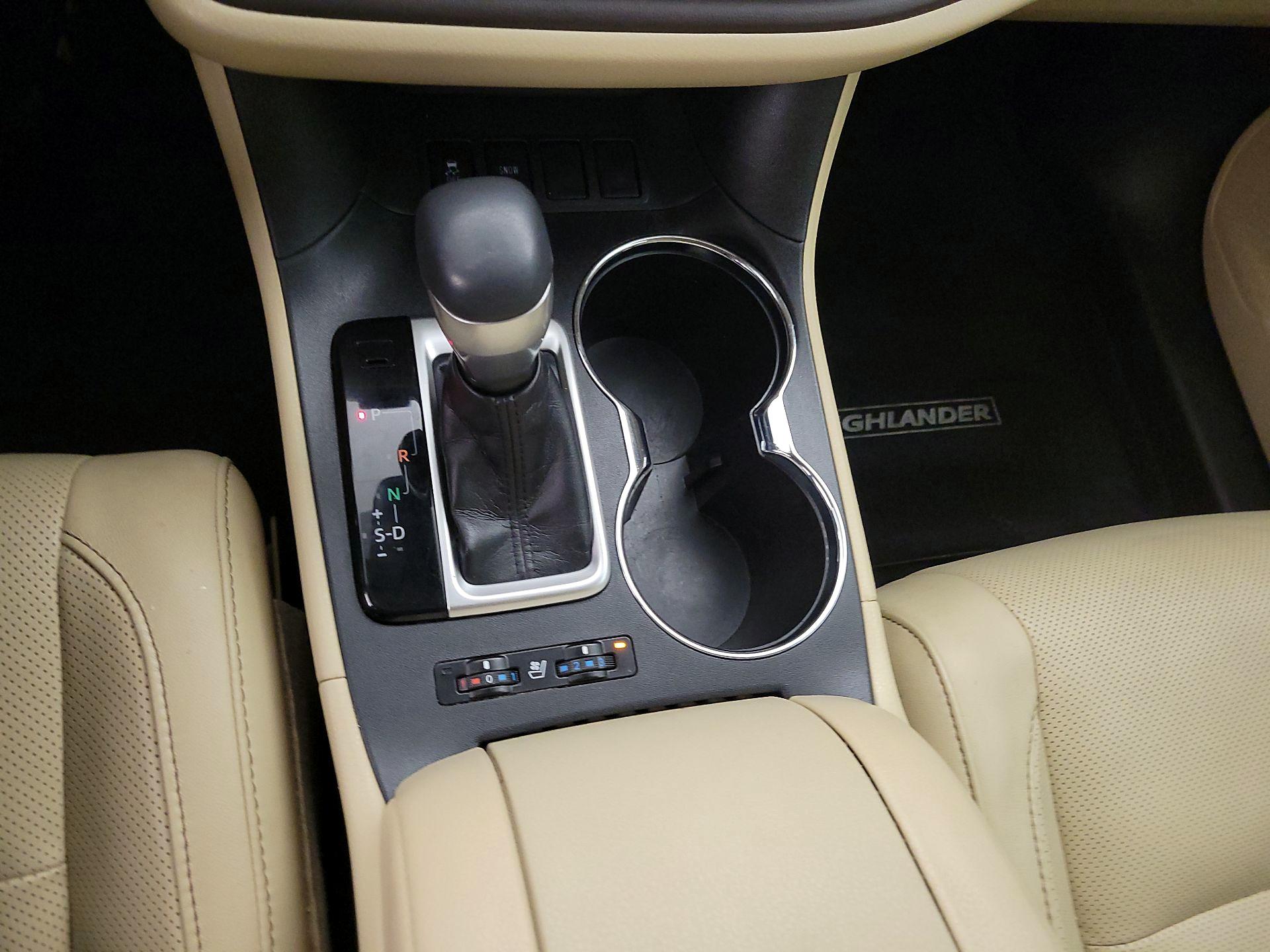 Thumbnail: 2019 Toyota Highlander - 17