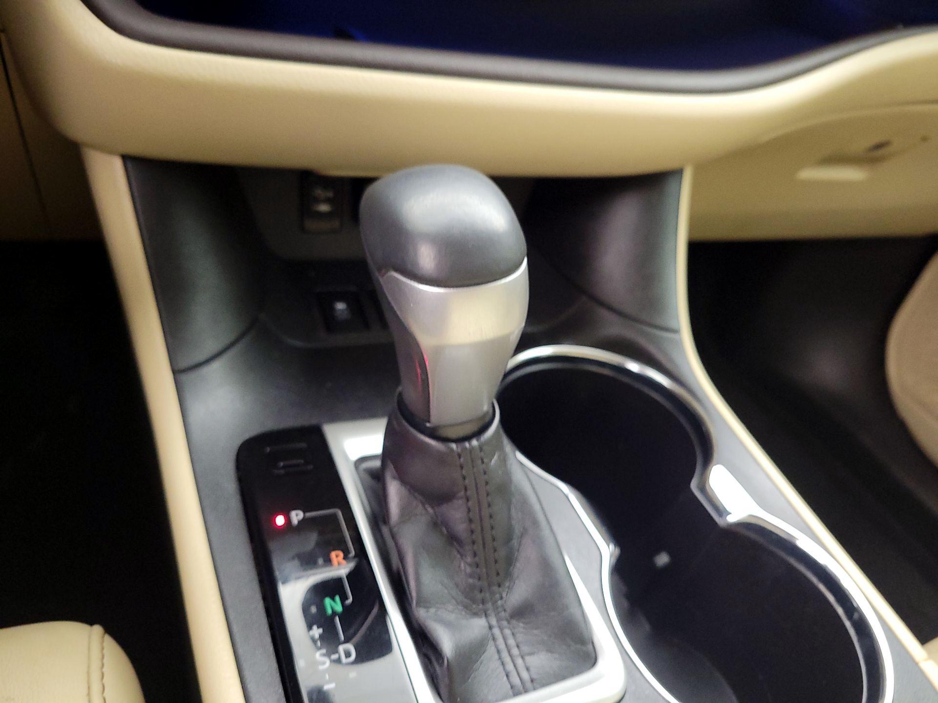 Thumbnail: 2019 Toyota Highlander - 18