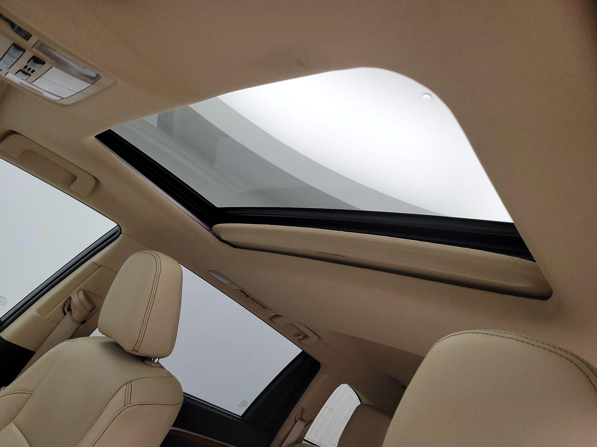 Thumbnail: 2019 Toyota Highlander - 19