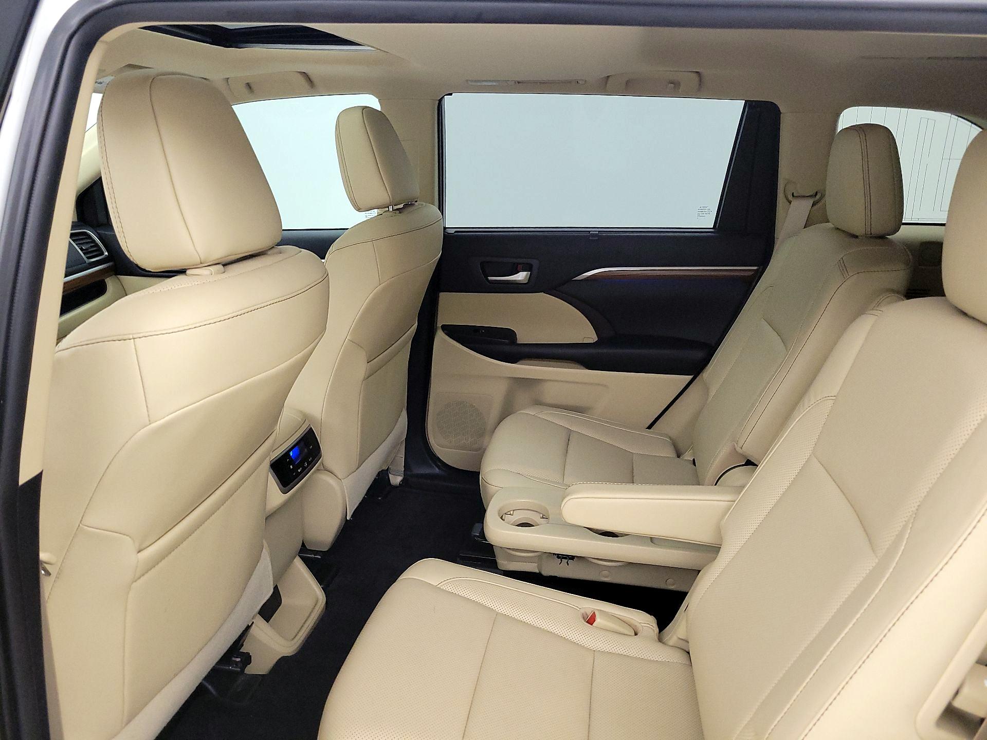 Thumbnail: 2019 Toyota Highlander - 20