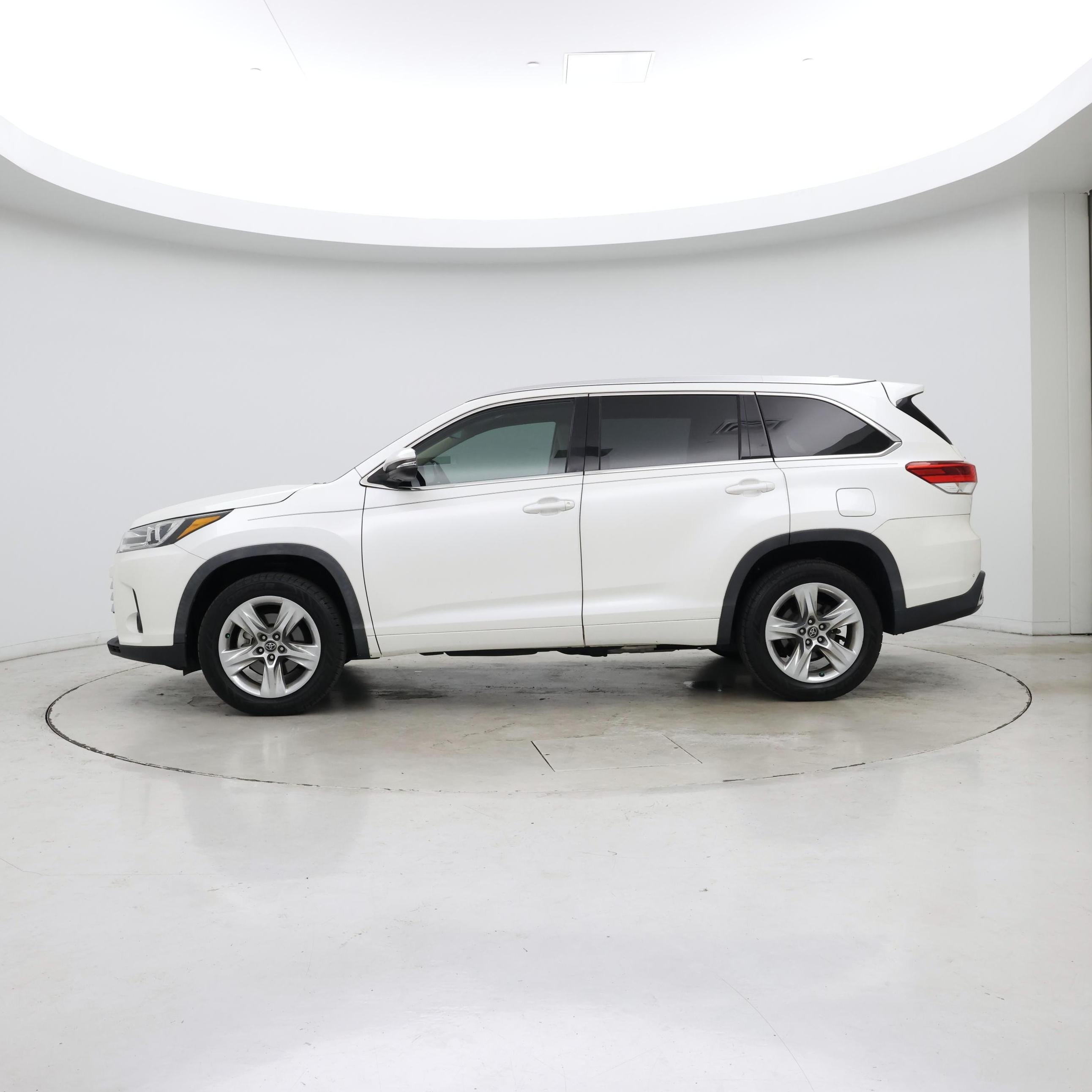 Thumbnail: 2019 Toyota Highlander - 3
