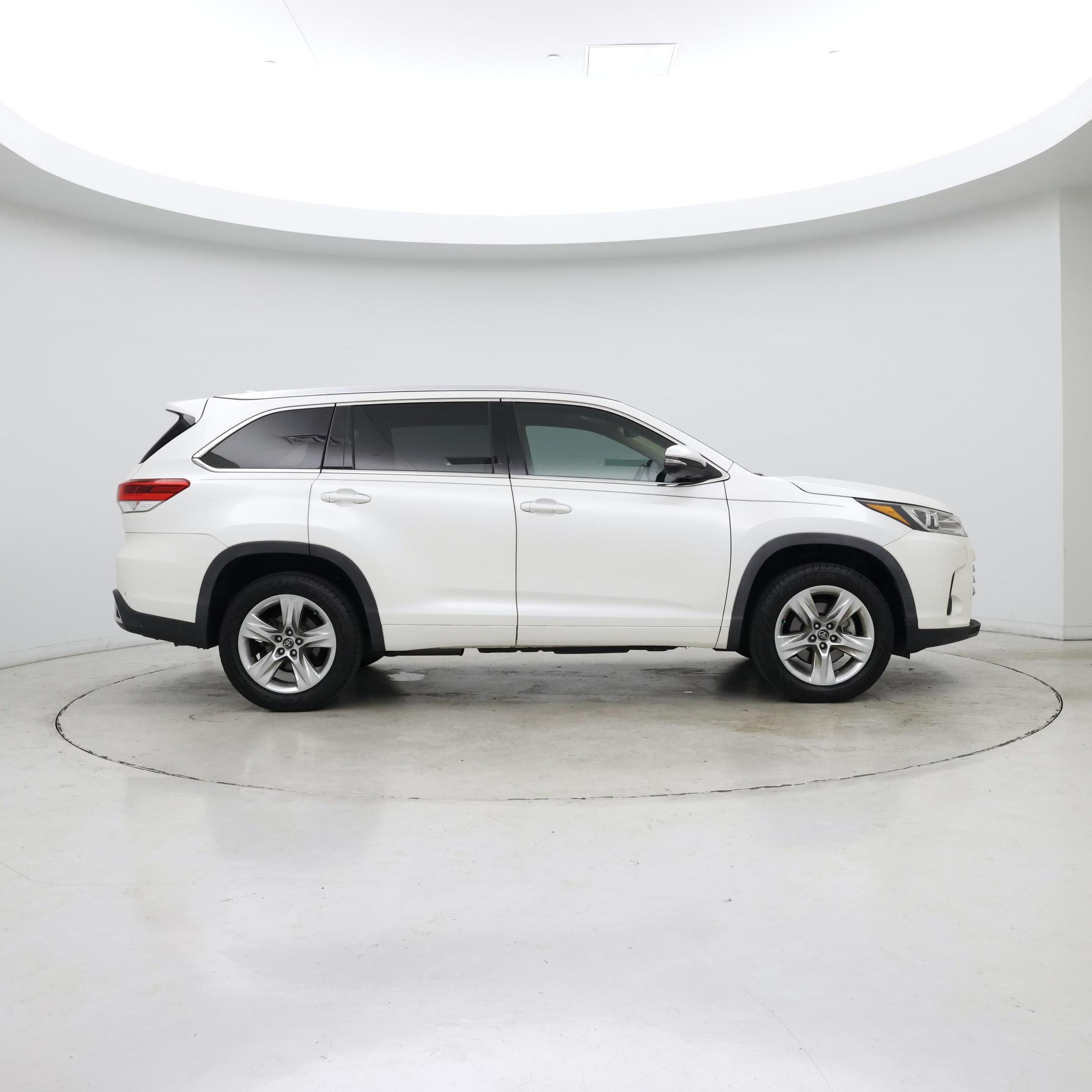 Thumbnail: 2019 Toyota Highlander - 7