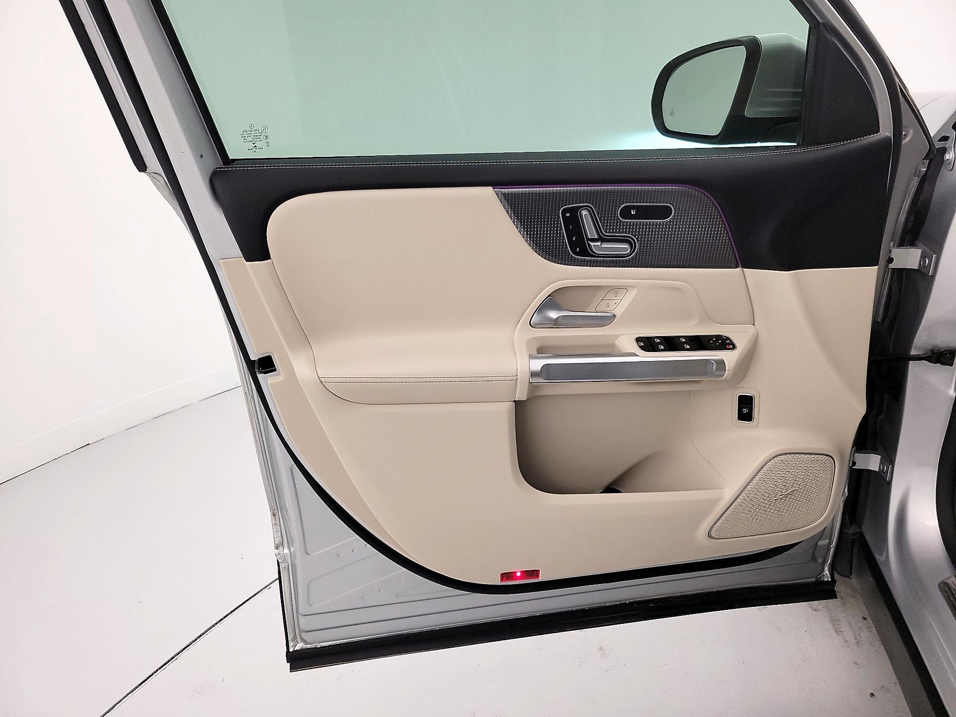 Thumbnail: 2021 Mercedes-Benz GLB - 12