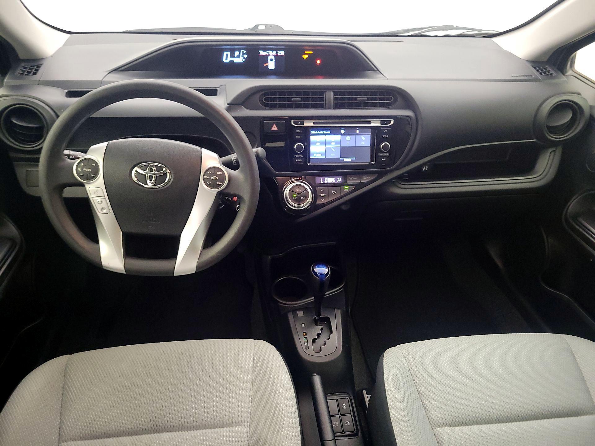 Thumbnail: 2016 Toyota Prius c - 9