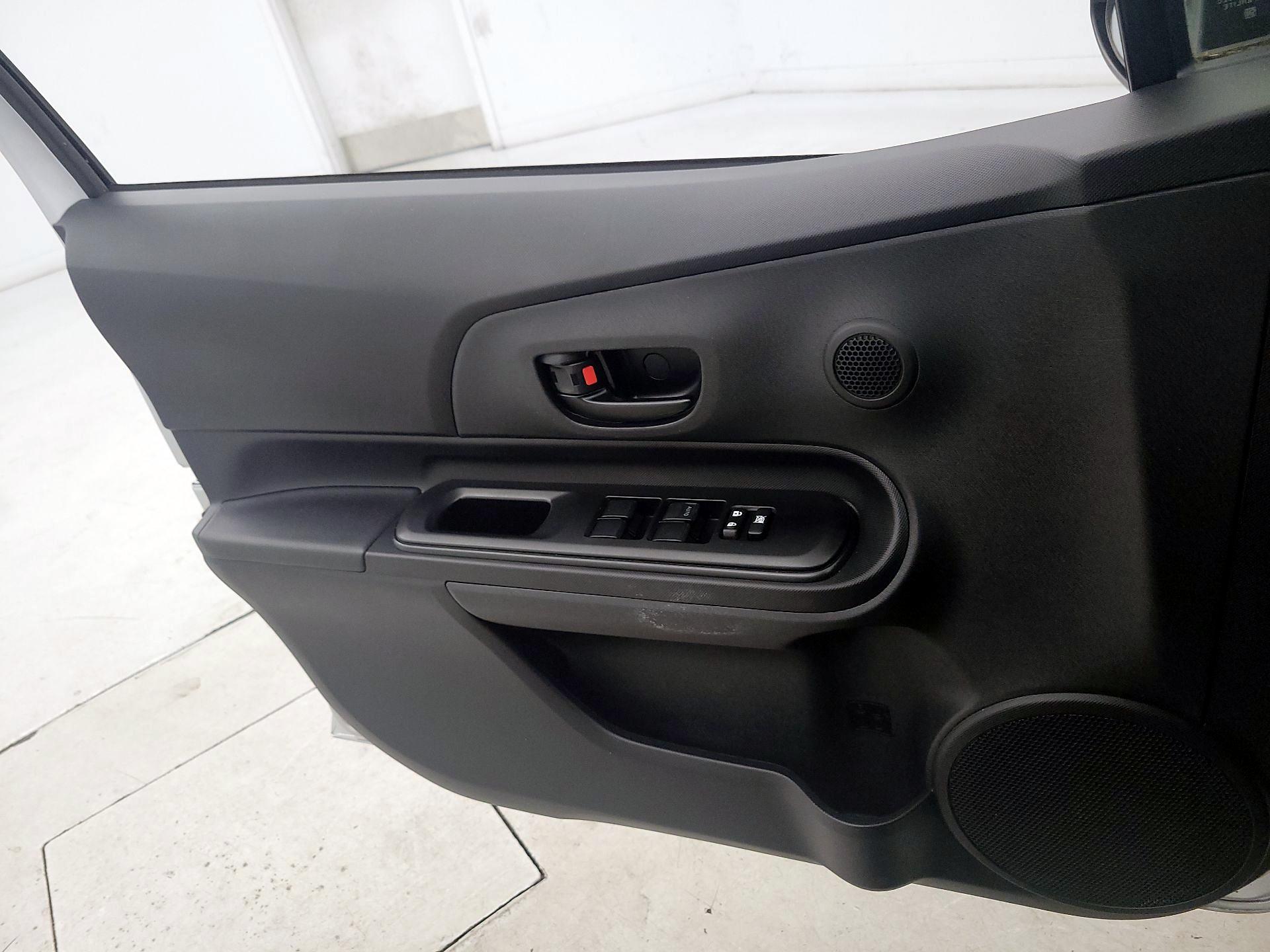 Thumbnail: 2016 Toyota Prius c - 12