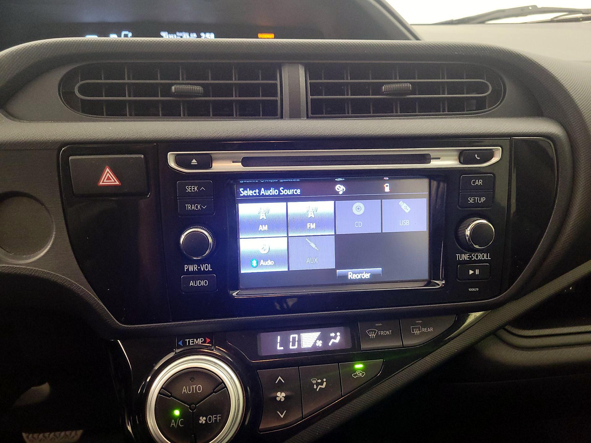 Thumbnail: 2016 Toyota Prius c - 14