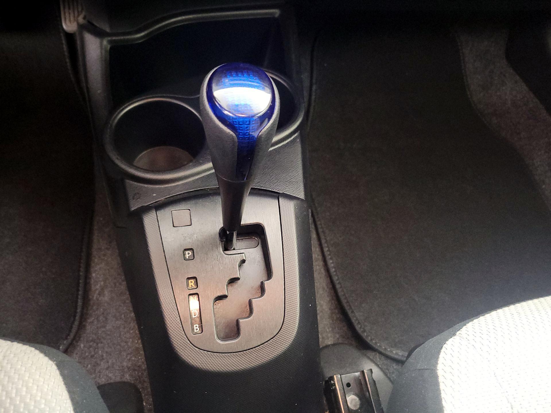 Thumbnail: 2016 Toyota Prius c - 16