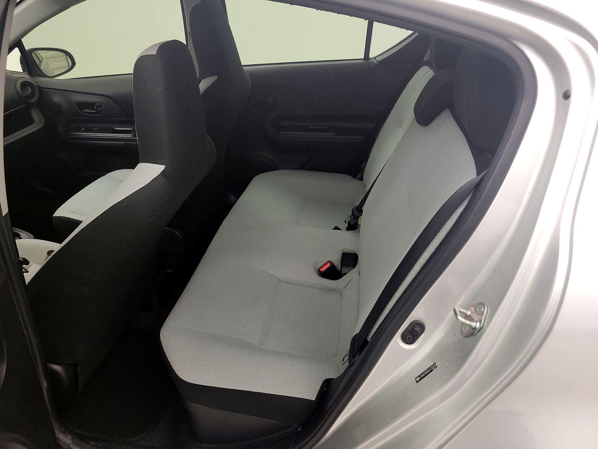 Thumbnail: 2016 Toyota Prius c - 17