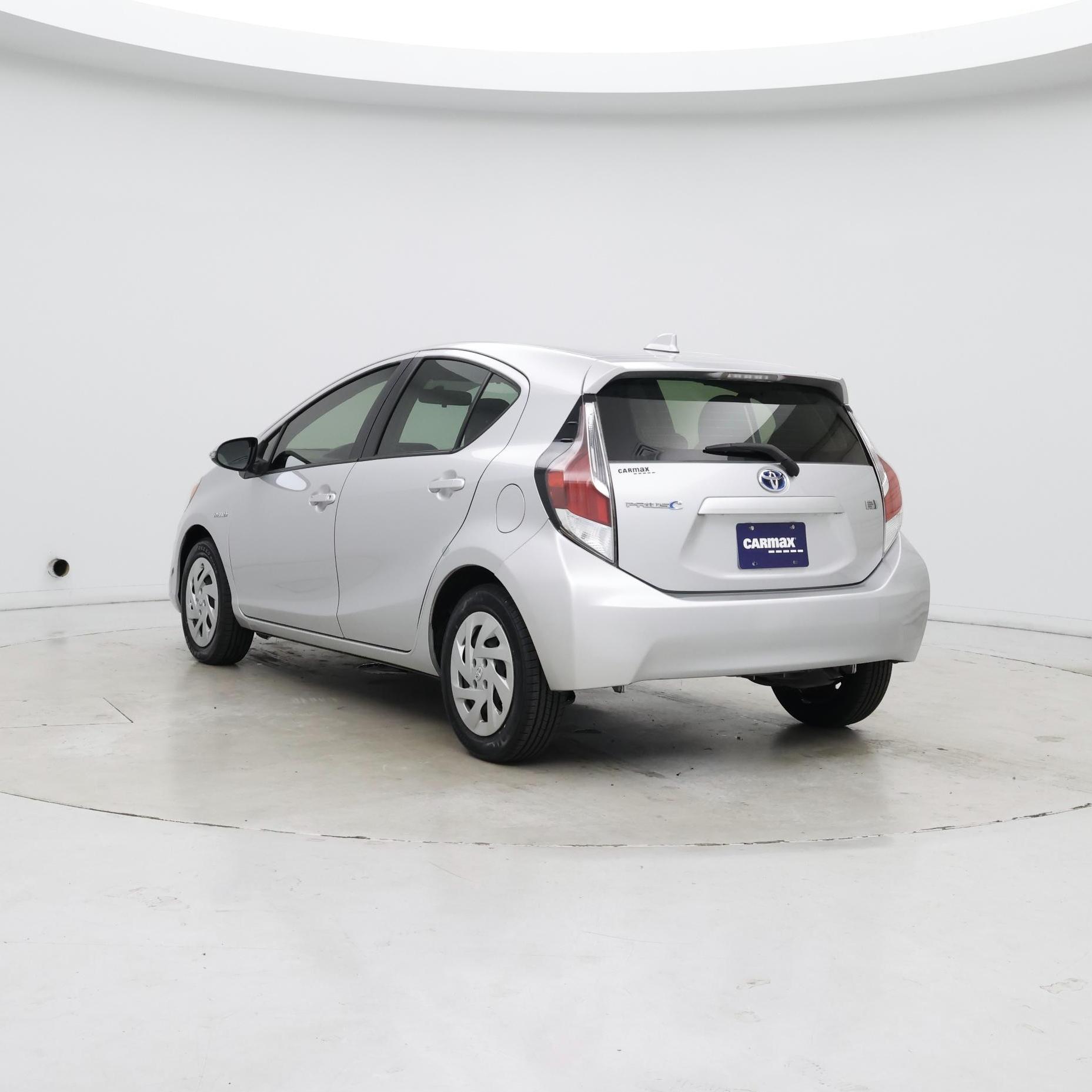 Thumbnail: 2016 Toyota Prius c - 2