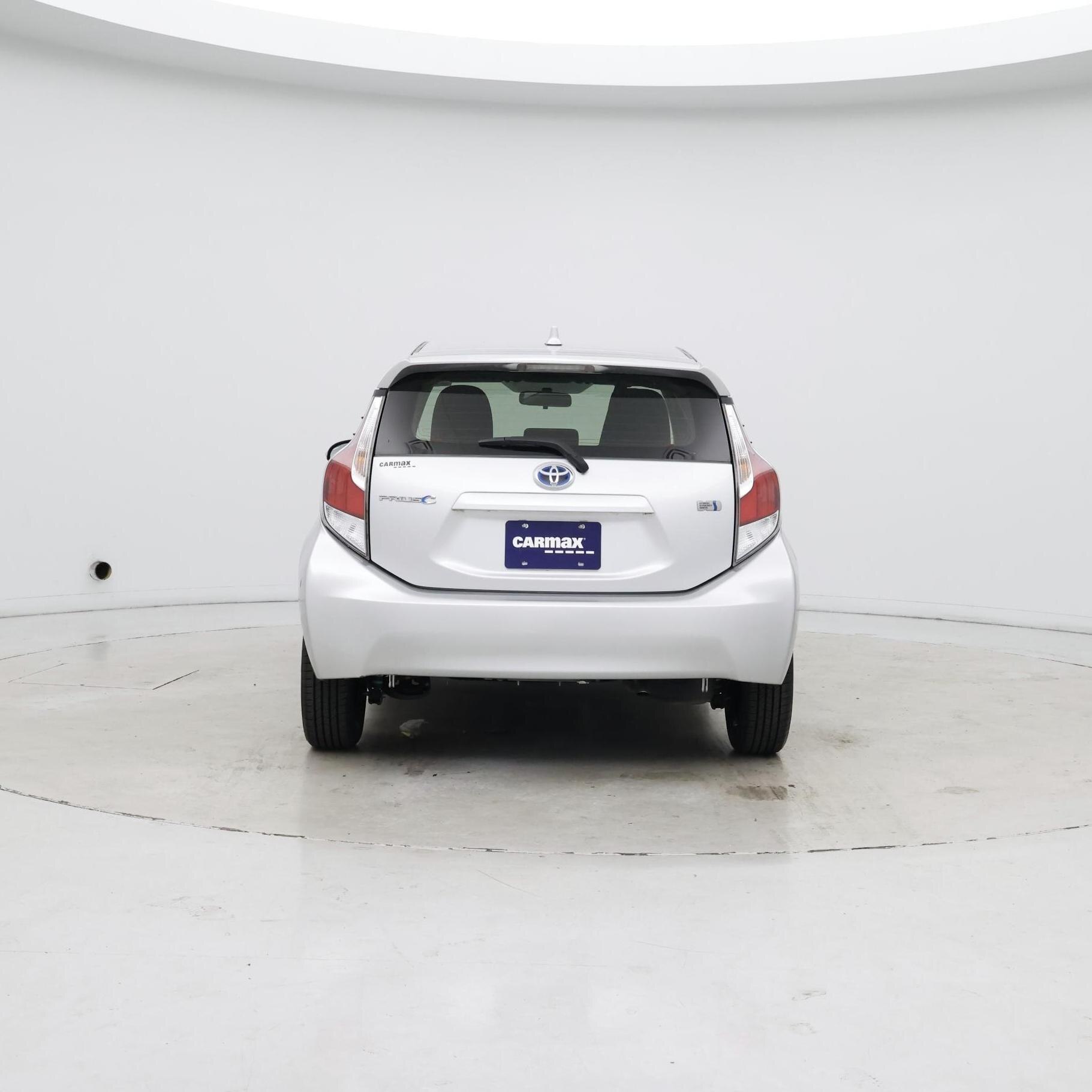 Thumbnail: 2016 Toyota Prius c - 6