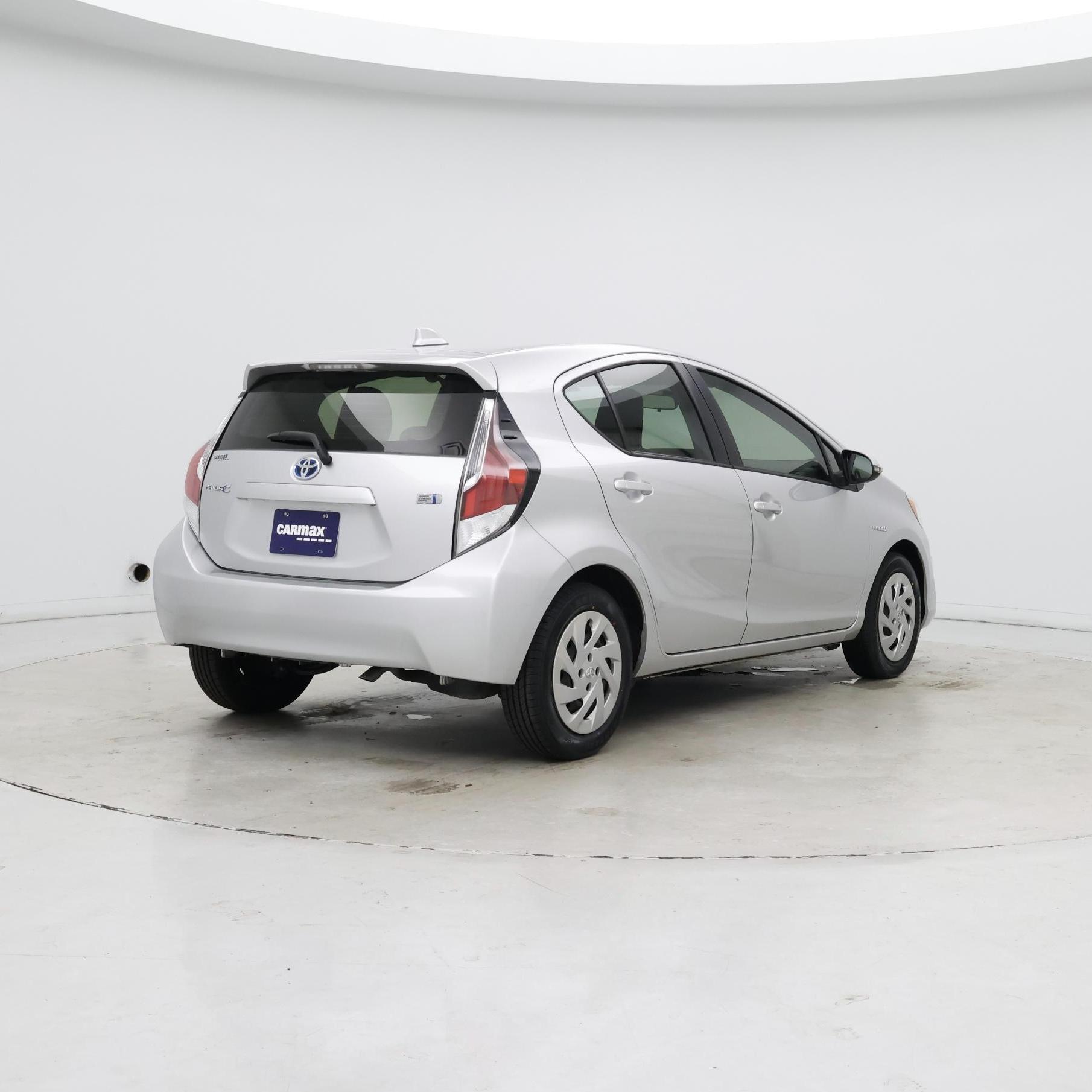 Thumbnail: 2016 Toyota Prius c - 8