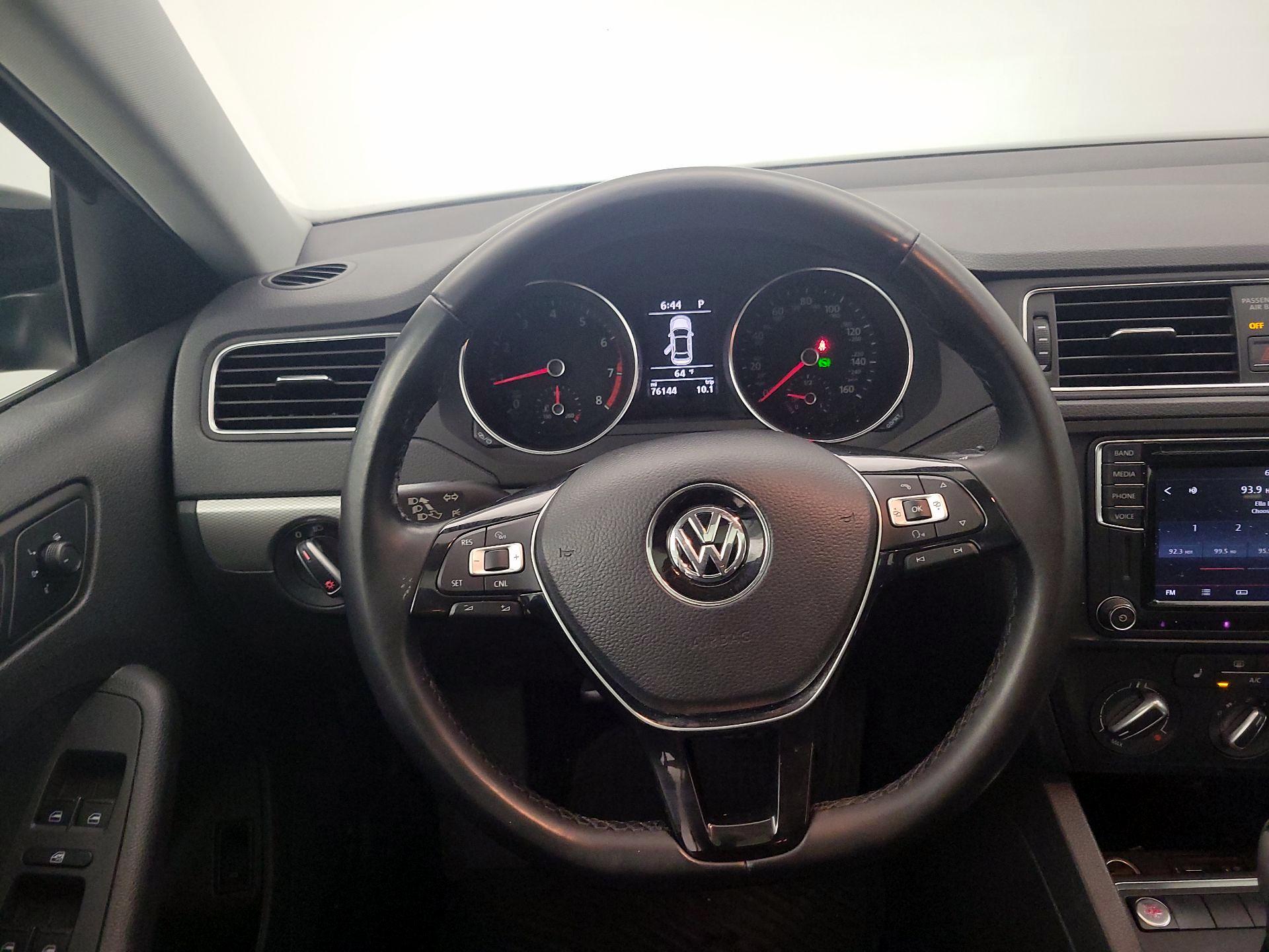 Thumbnail: 2017 Volkswagen Jetta - 10