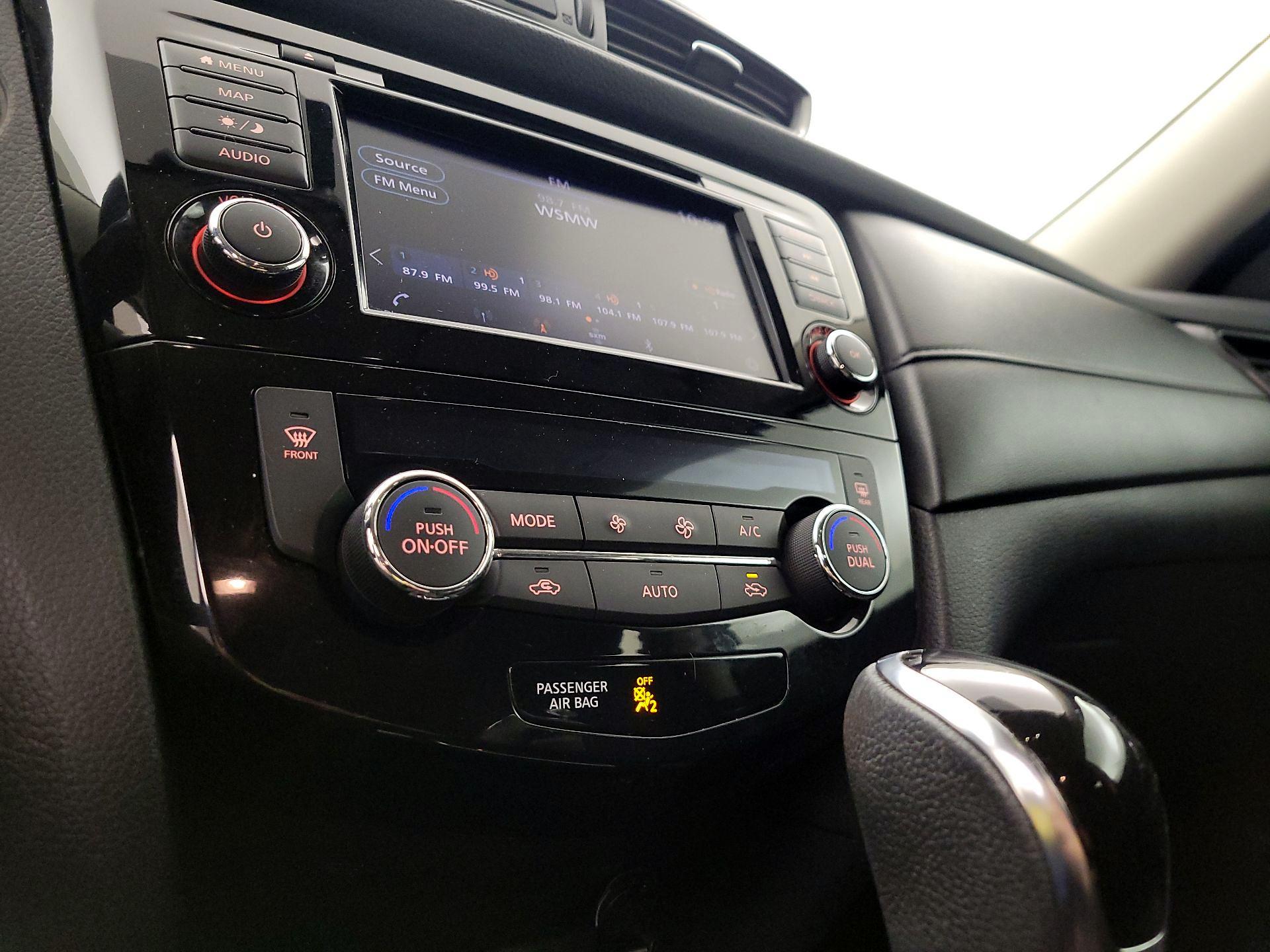 Thumbnail: 2018 Nissan Rogue - 16