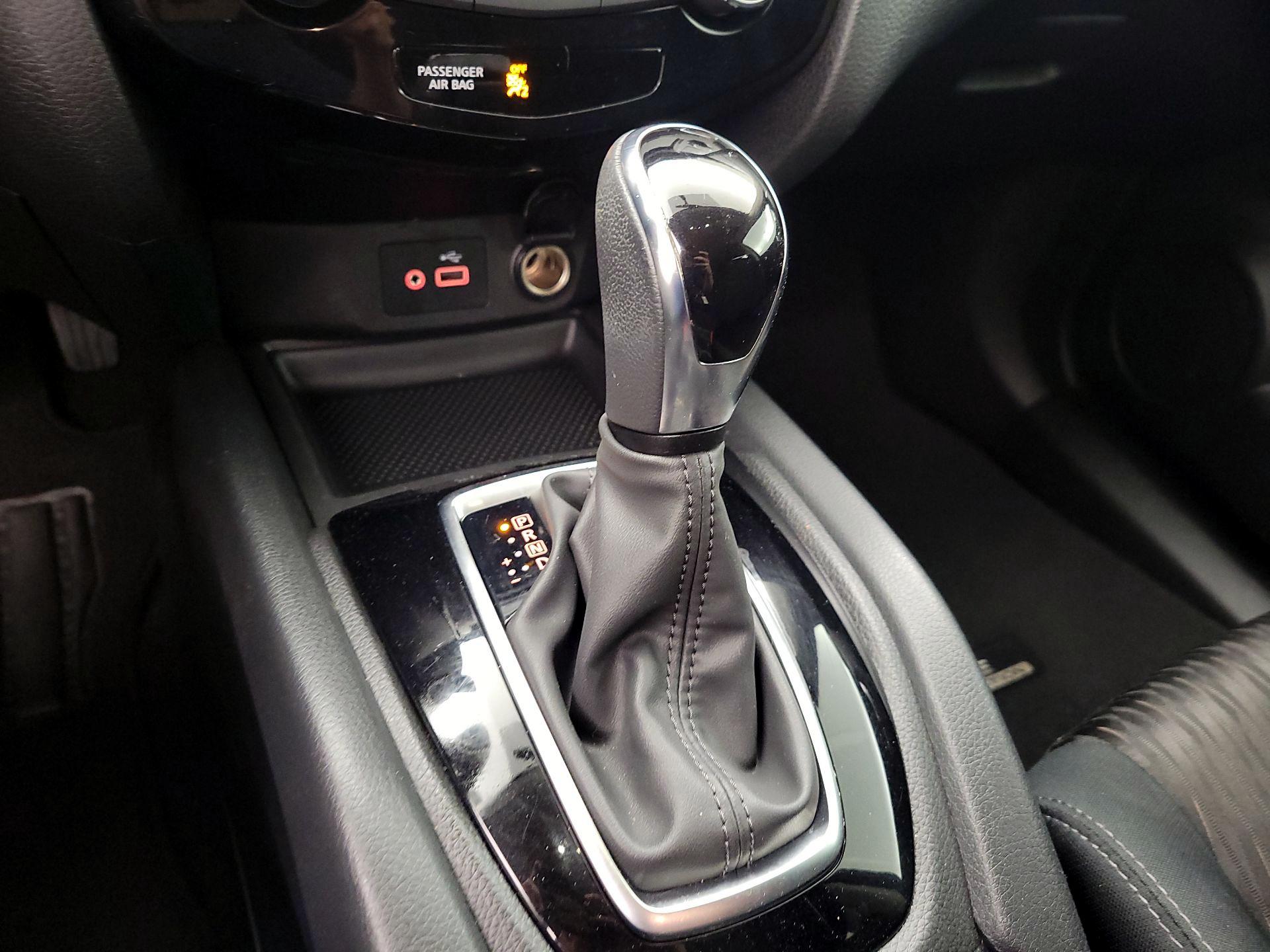 Thumbnail: 2018 Nissan Rogue - 17