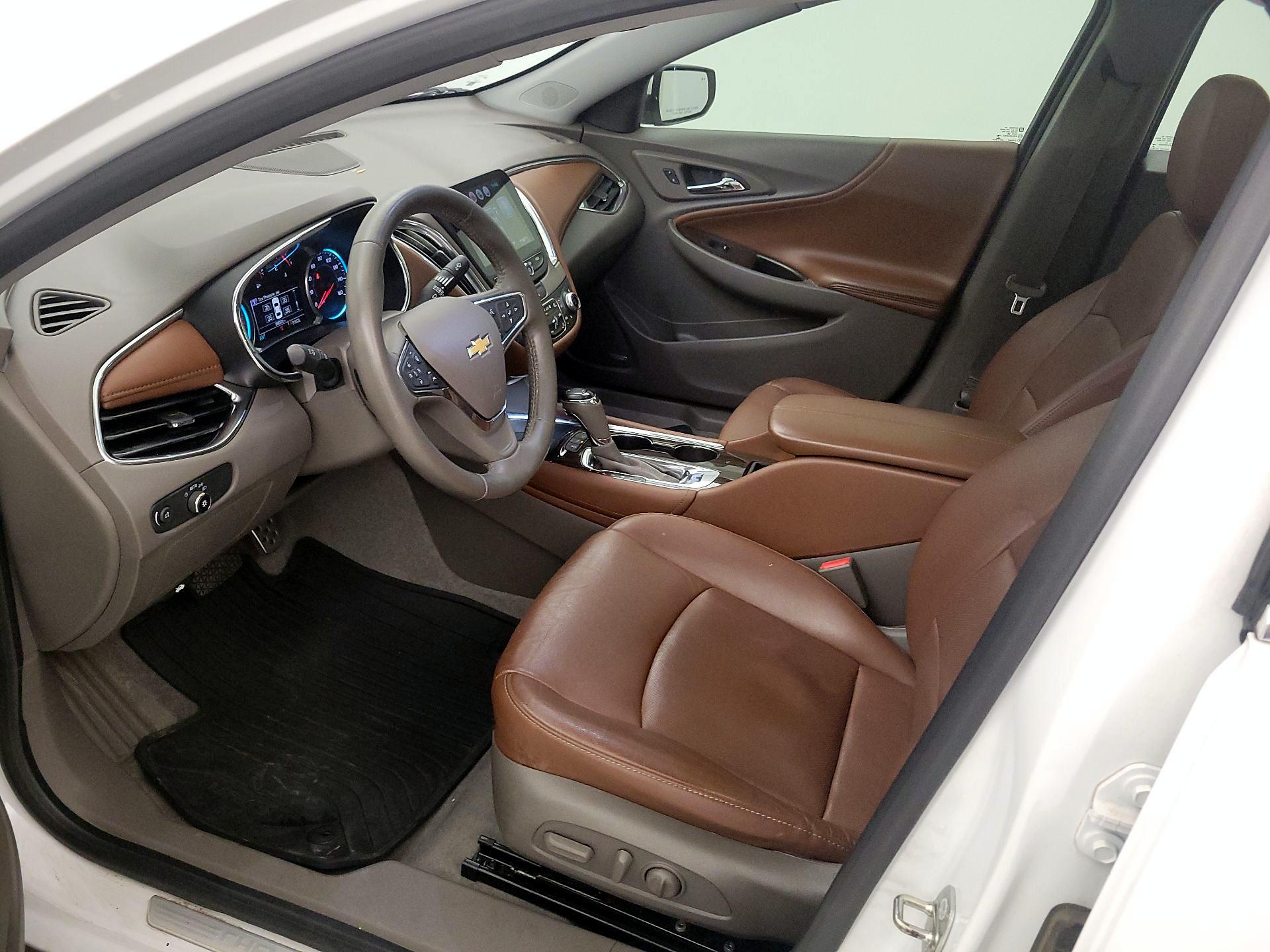 Thumbnail: 2017 Chevrolet Malibu - 11