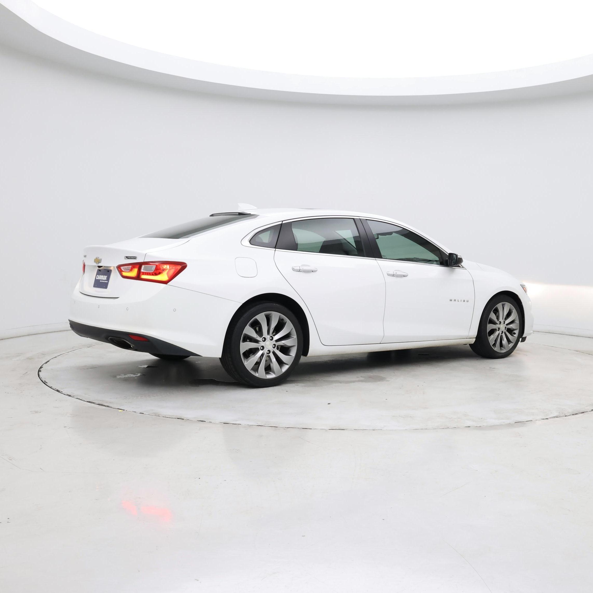 Thumbnail: 2017 Chevrolet Malibu - 6