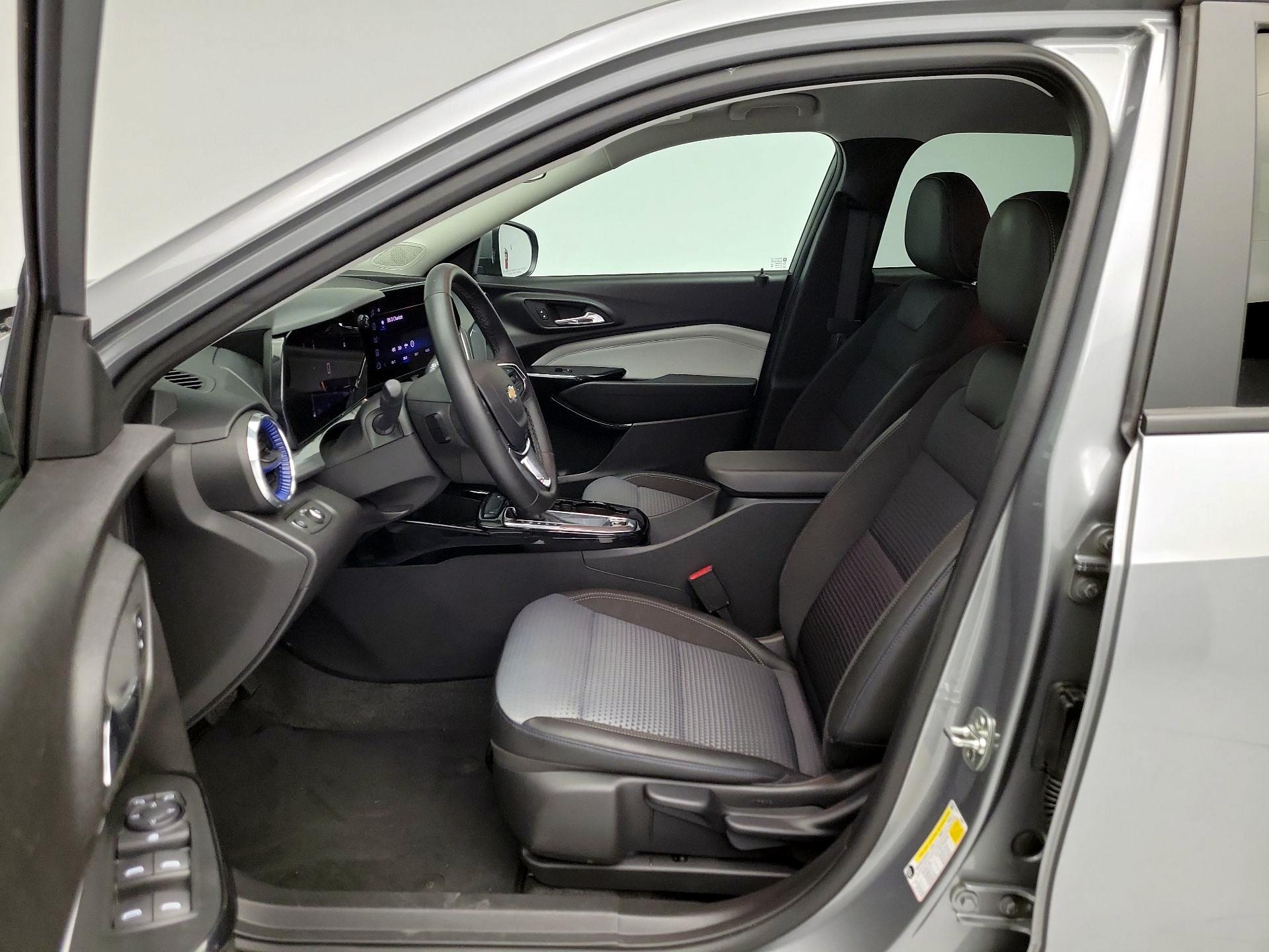 Thumbnail: 2025 Chevrolet Trax - 11