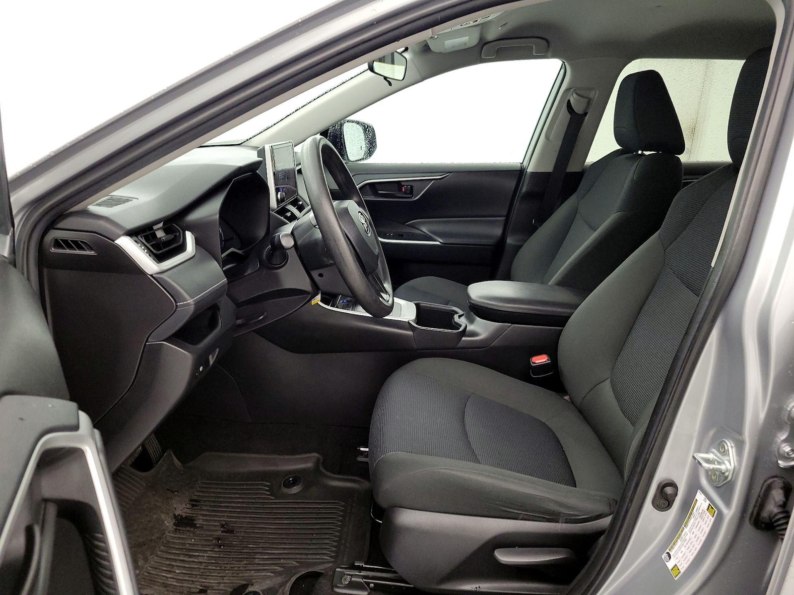 2024 Toyota RAV4 LE - Photo 12