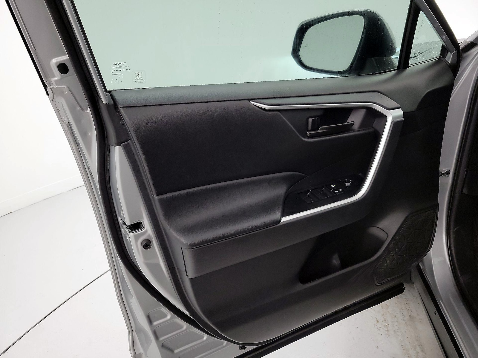 2024 Toyota RAV4 LE - Photo 13