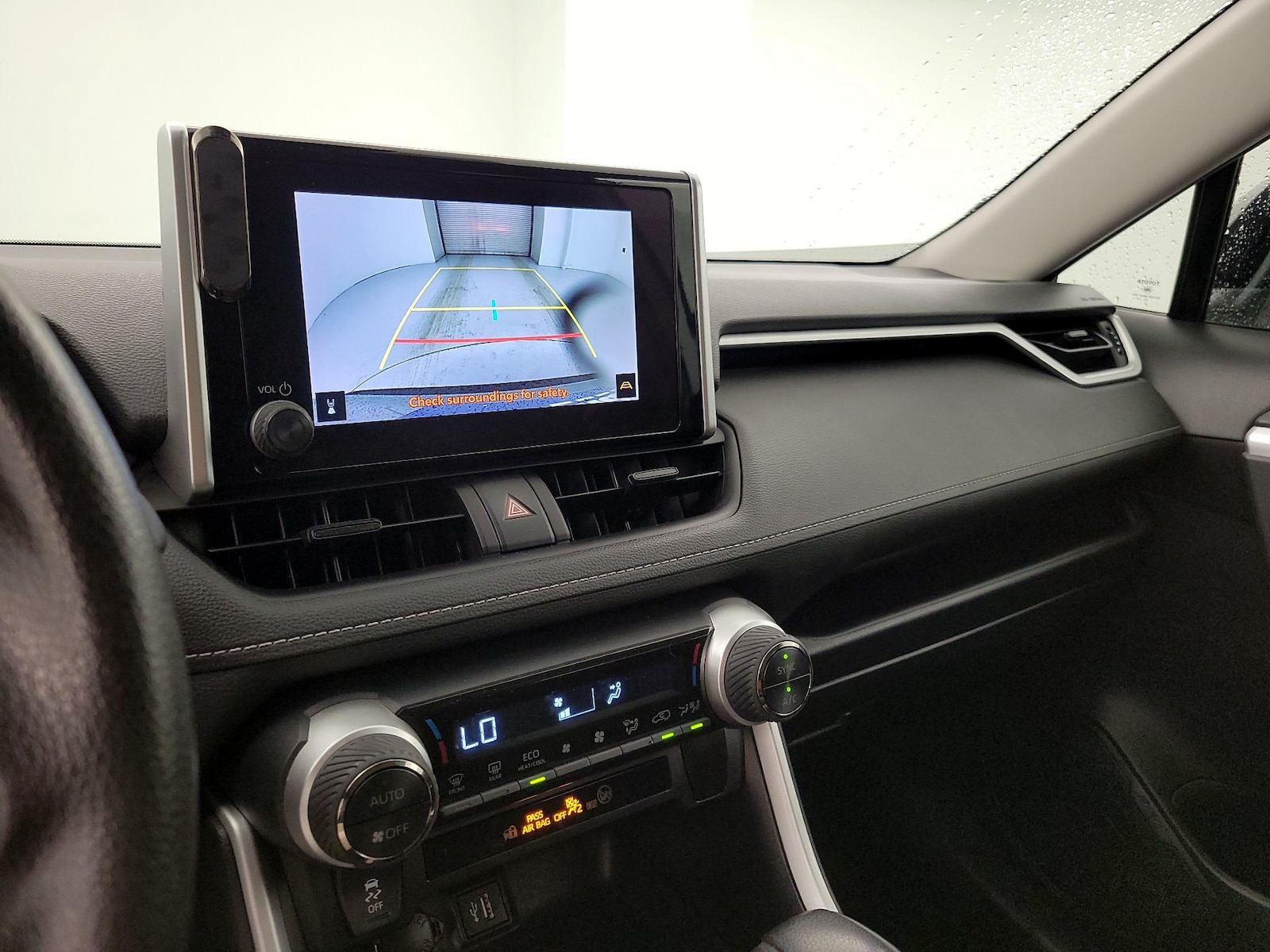 2024 Toyota RAV4 LE - Photo 15