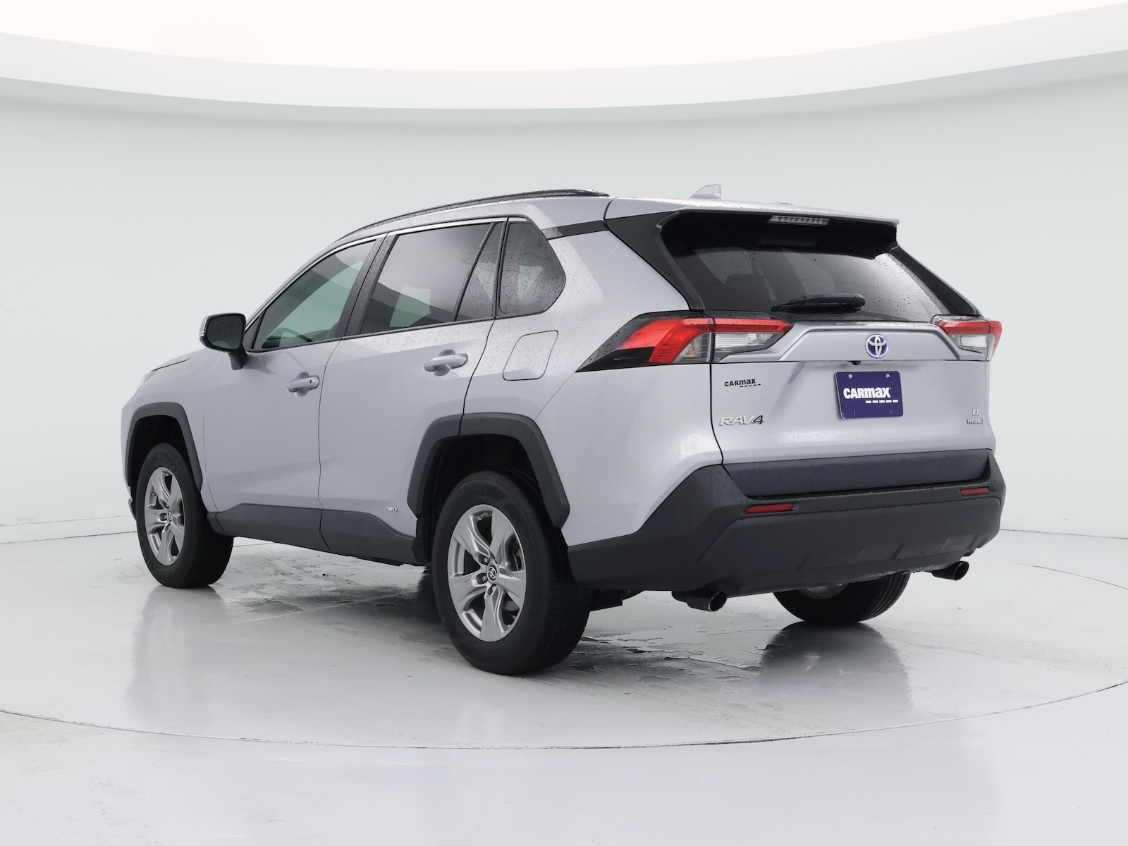 2024 Toyota RAV4 LE - Photo 3