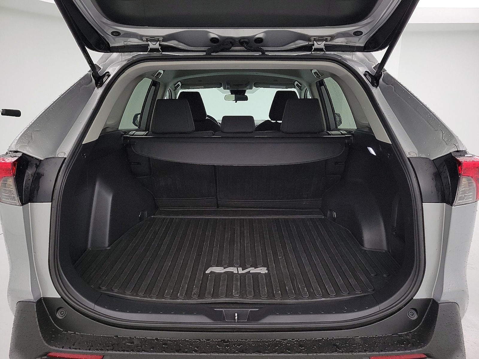 2024 Toyota RAV4 LE - Photo 21