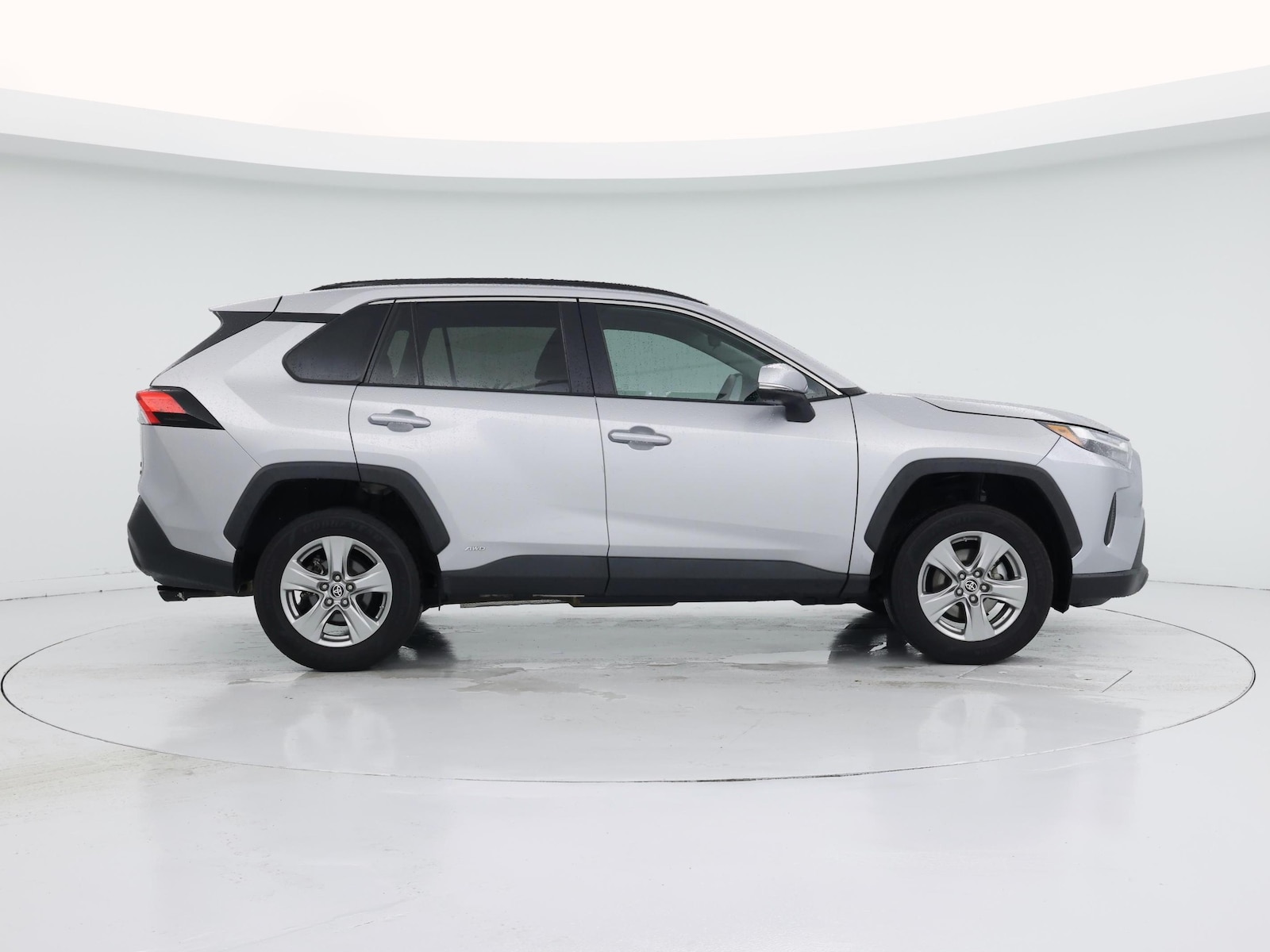 2024 Toyota RAV4 LE - Photo 8