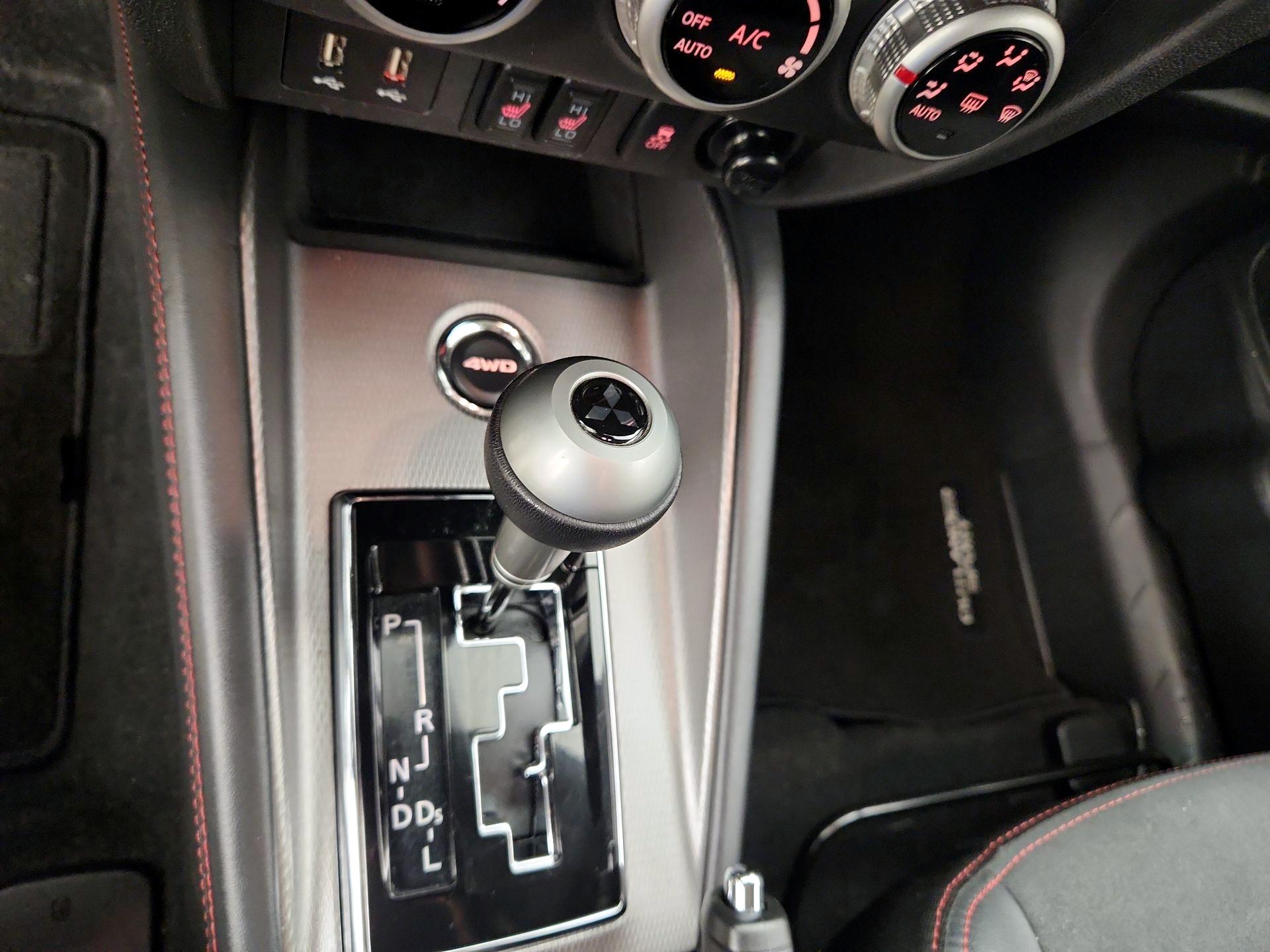Thumbnail: 2023 Mitsubishi Outlander Sport - 17