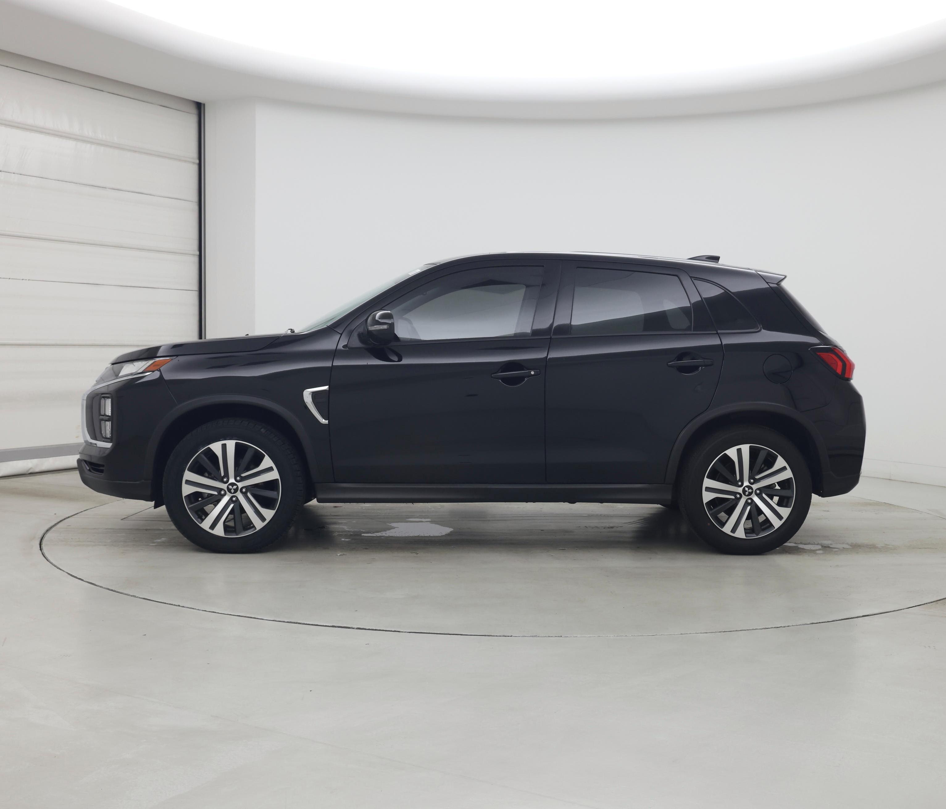 Thumbnail: 2023 Mitsubishi Outlander Sport - 3