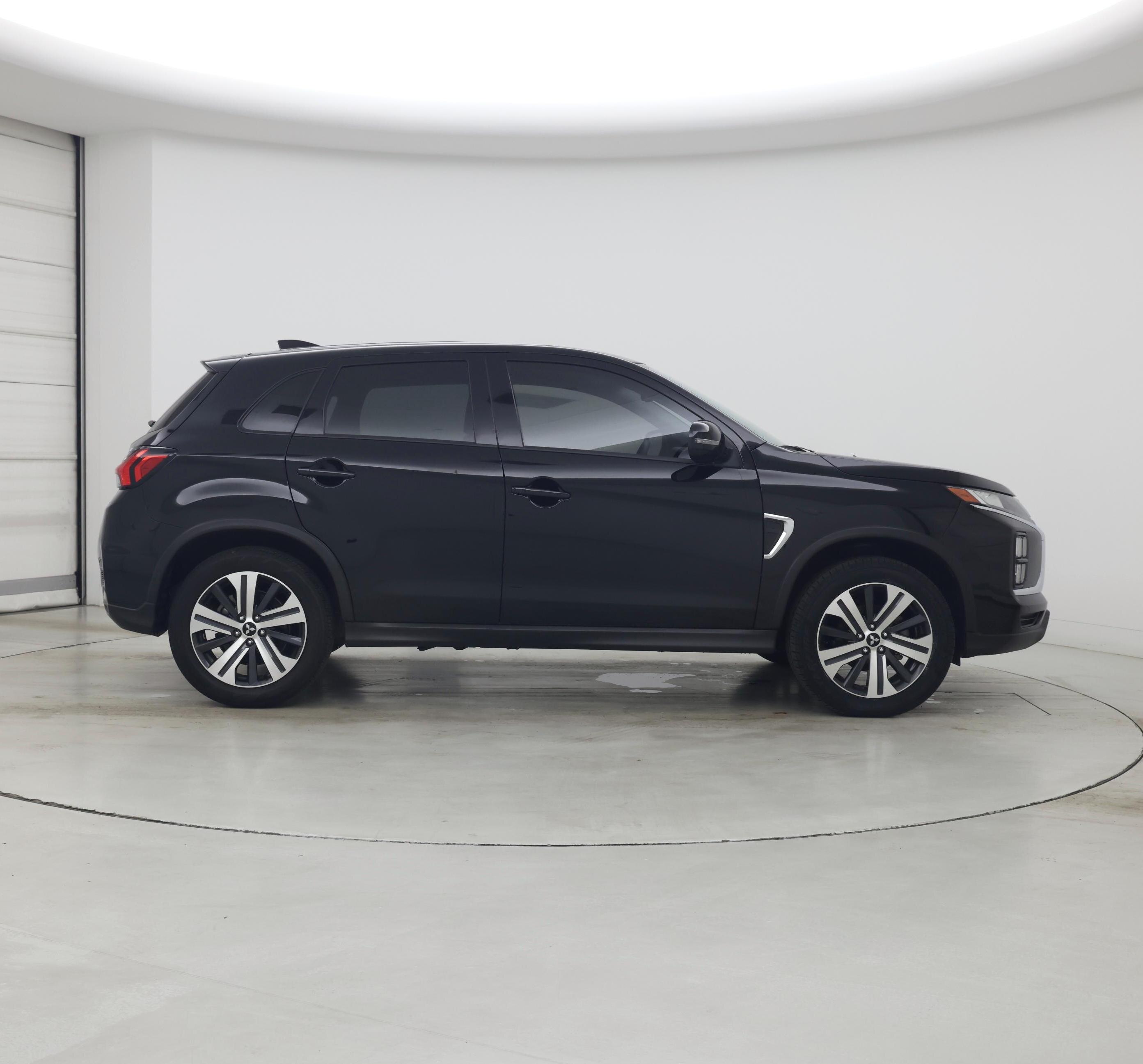 Thumbnail: 2023 Mitsubishi Outlander Sport - 7