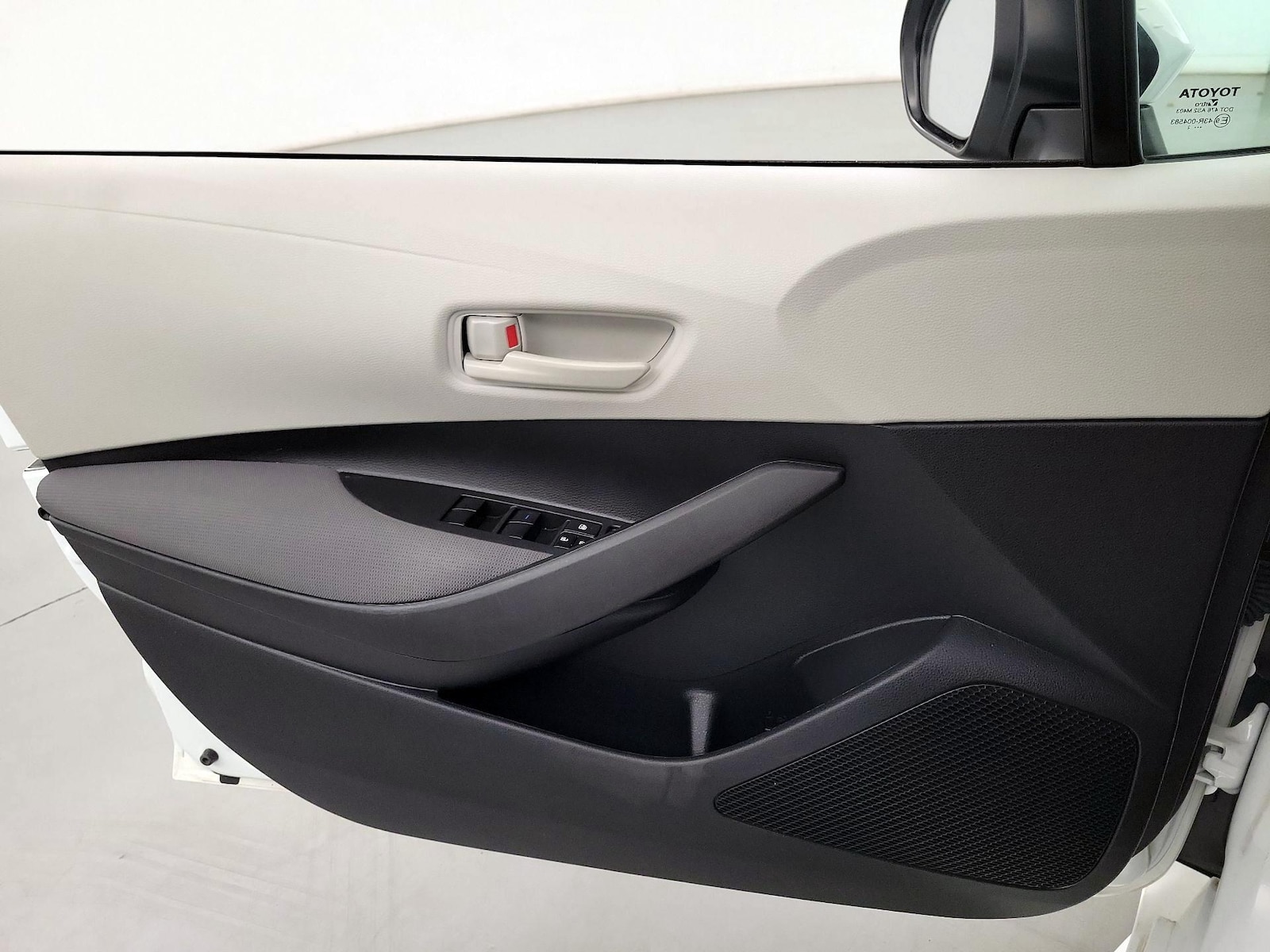 2022 Toyota Corolla LE - Photo 13