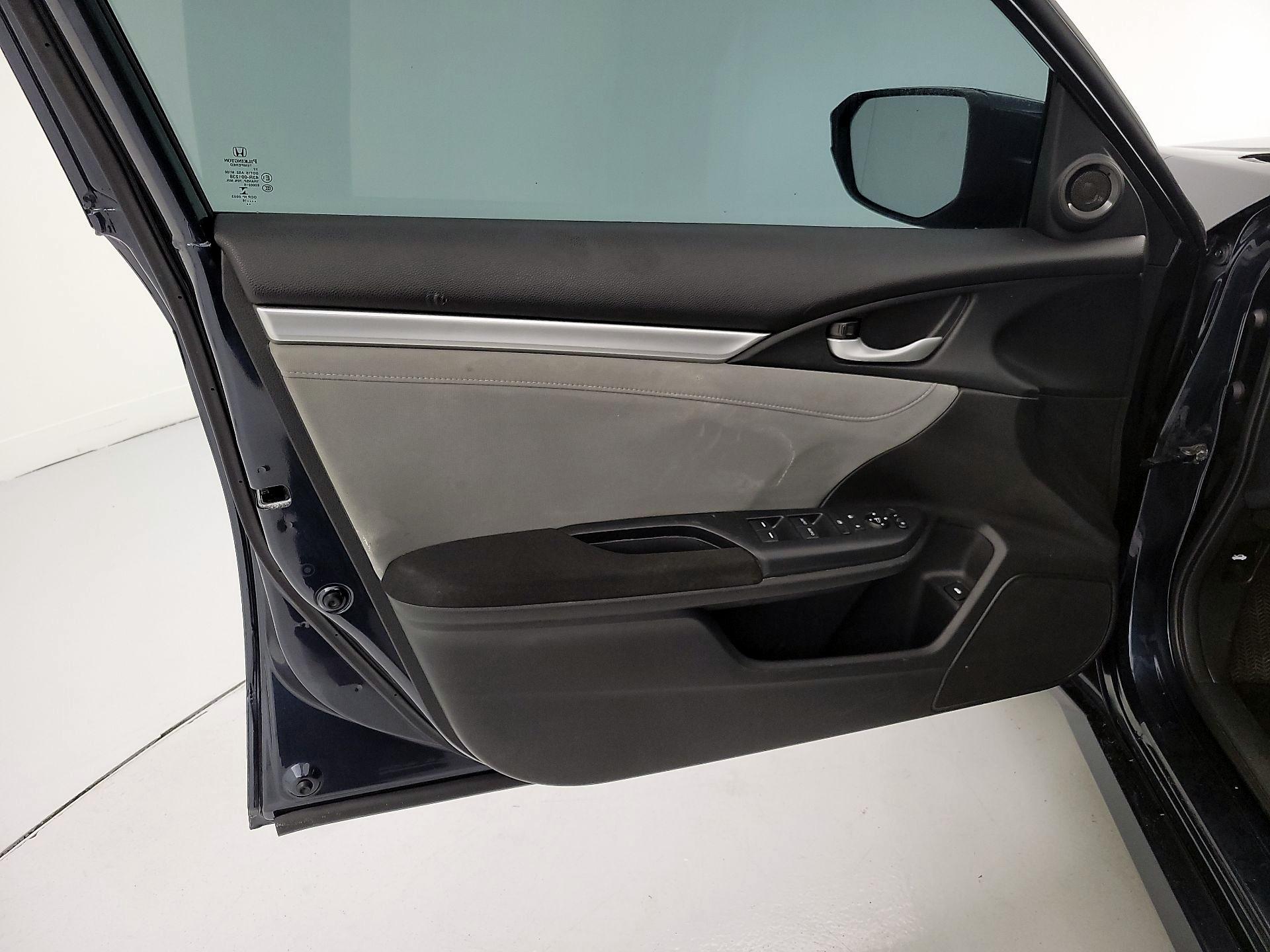 Thumbnail: 2016 Honda Civic - 12