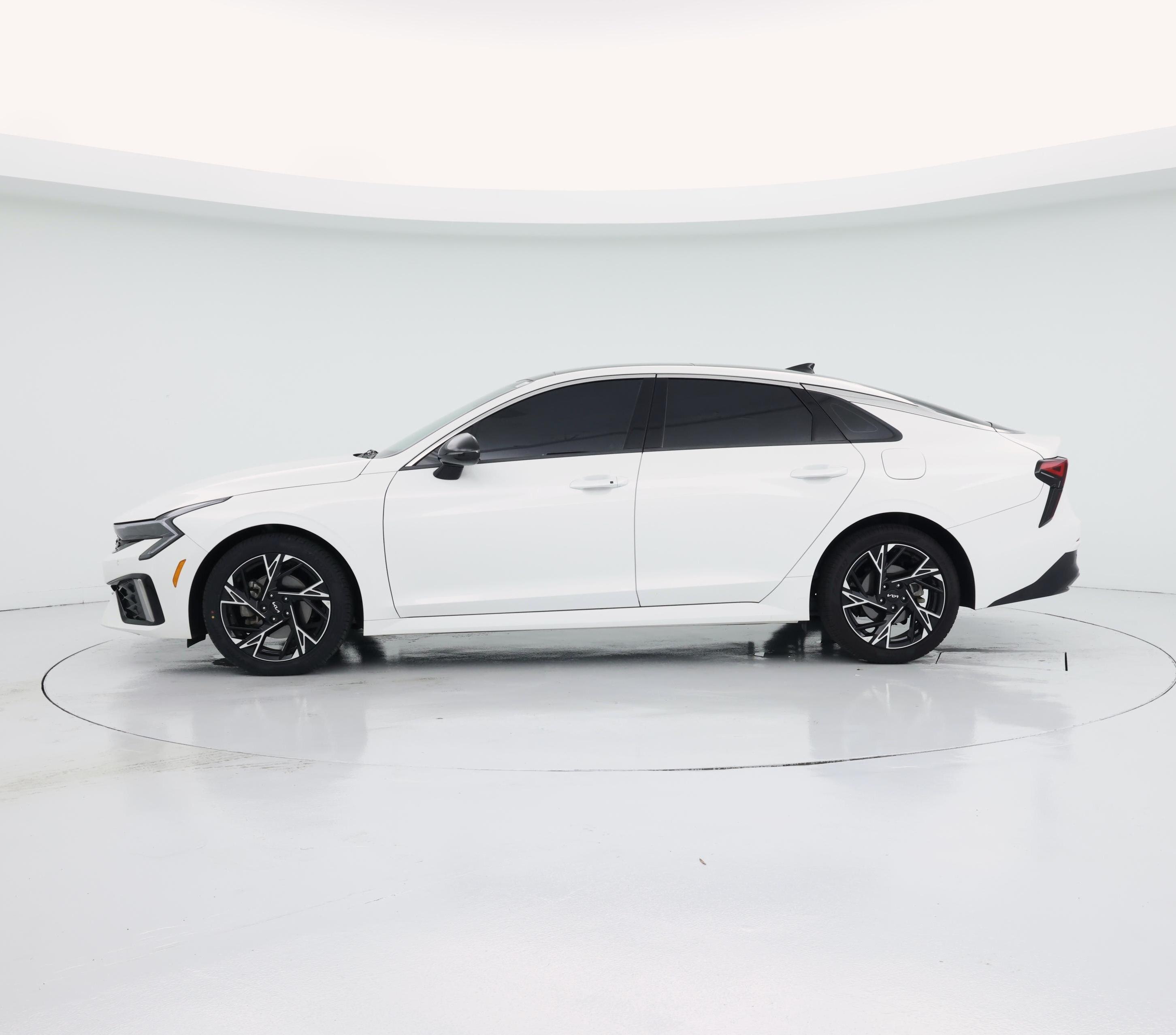 Thumbnail: 2025 Kia K5 - 3