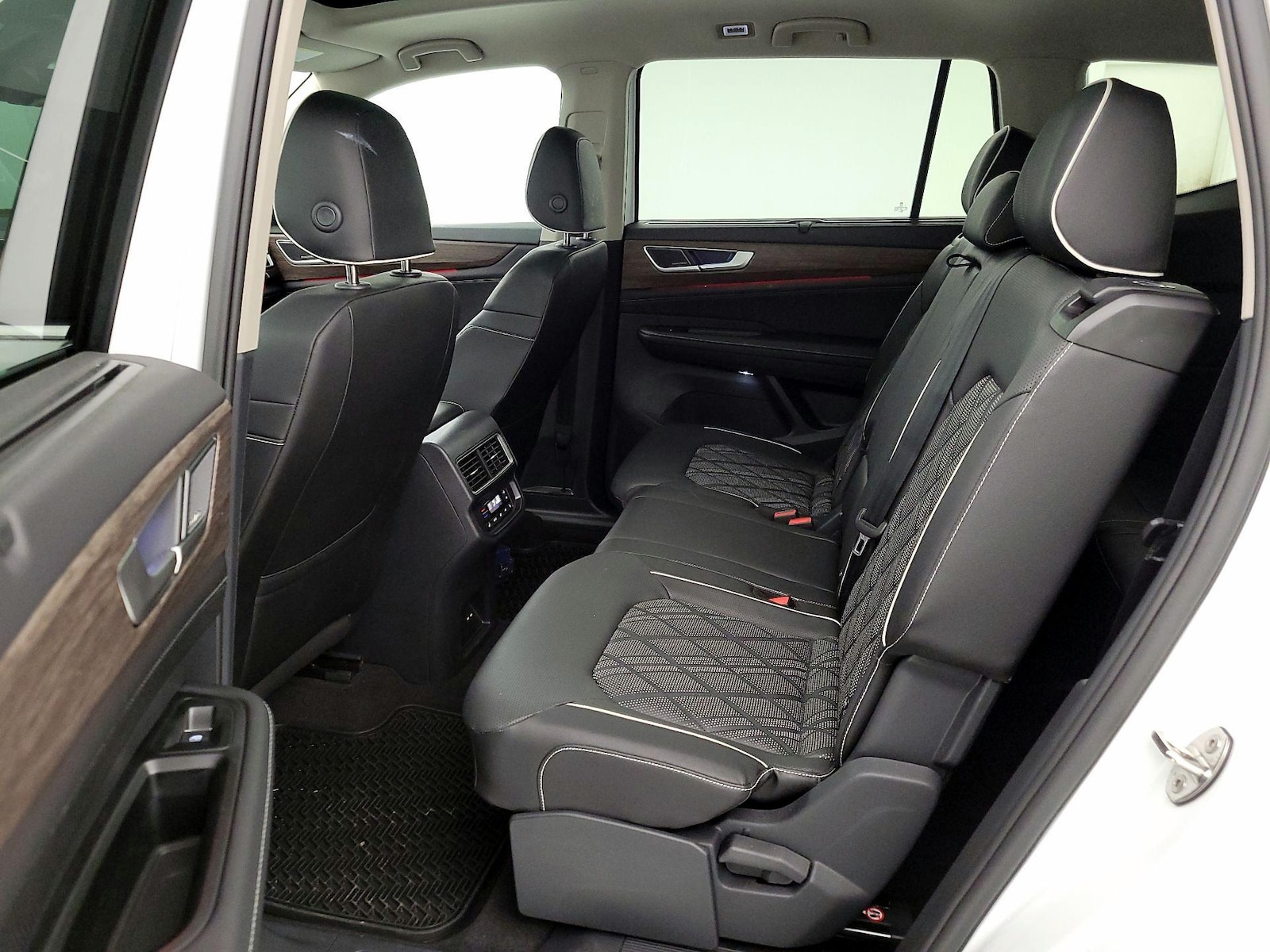 2026 Volkswagen Atlas SEL Premium R-Line - Photo 22